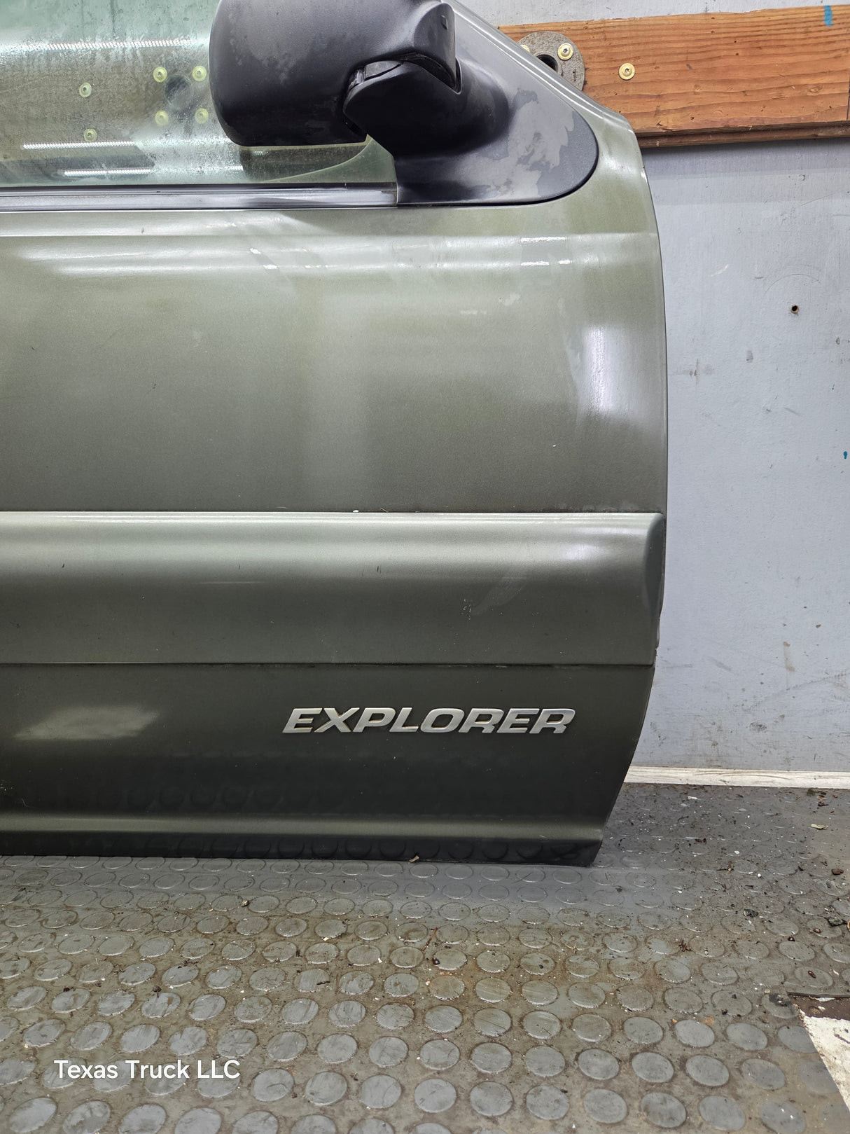 2001-2005 Ford Explorer Sport Trac RH Front Passenger Side Door