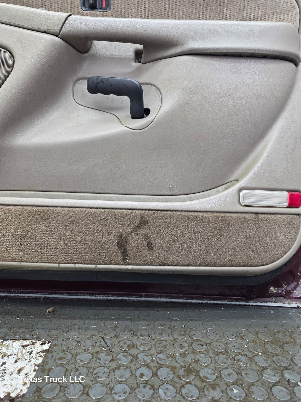 1999-2006 Chevrolet Silverado / GMC Sierra 1500 2500 3500 HD Front Passenger side Door RH