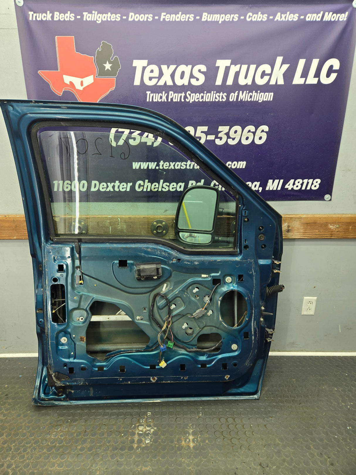 1999-2011 Ford Super Duty LH Driver Side Front Door F250 F350 F450 F550
