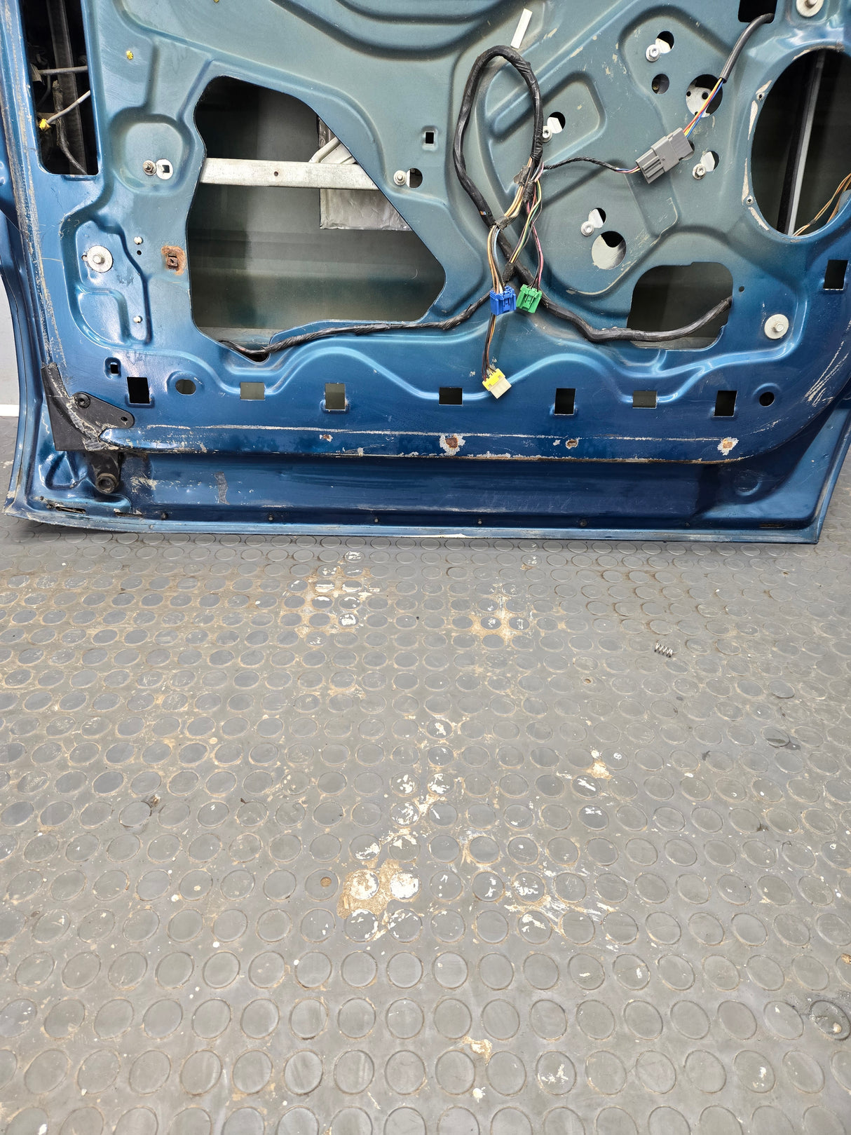 1999-2011 Ford Super Duty LH Driver Side Front Door F250 F350 F450 F550