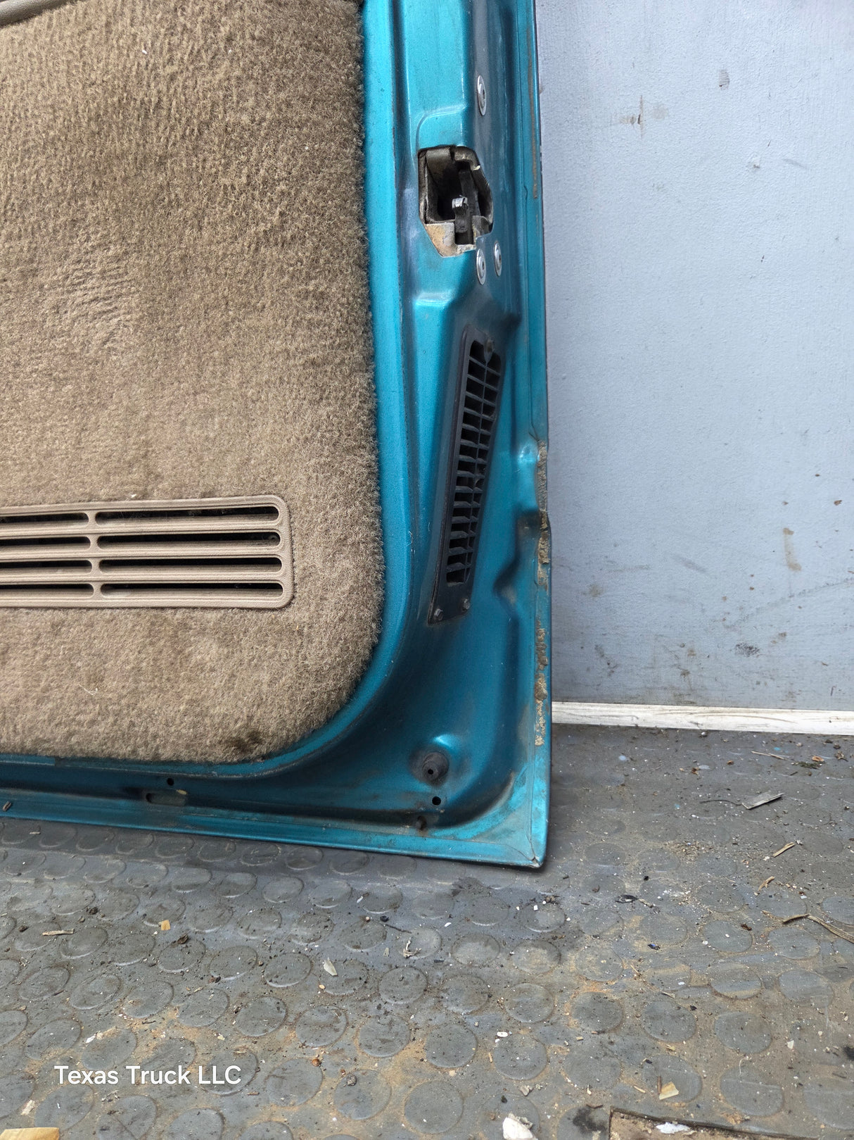 1988-2000 Chevrolet Silverado Suburban GMC Sierra RH Front Passenger Door