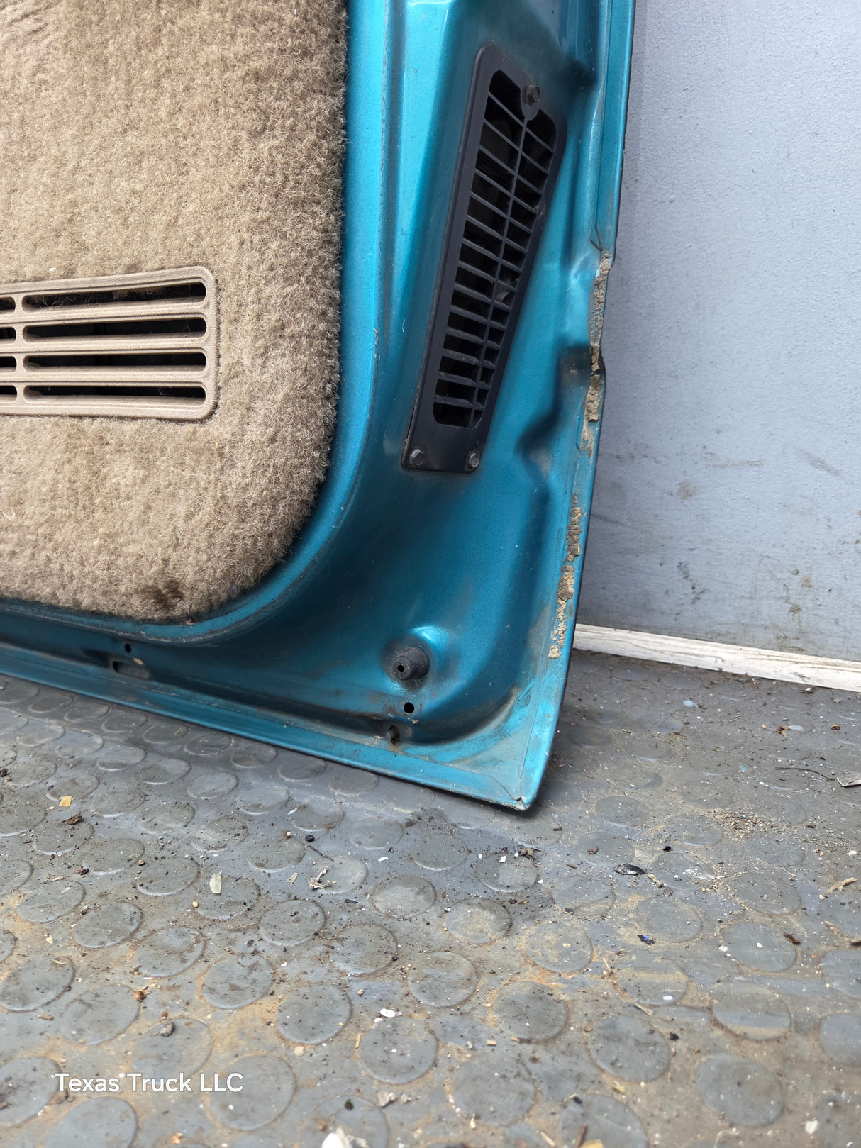 1988-2000 Chevrolet Silverado Suburban GMC Sierra RH Front Passenger Door