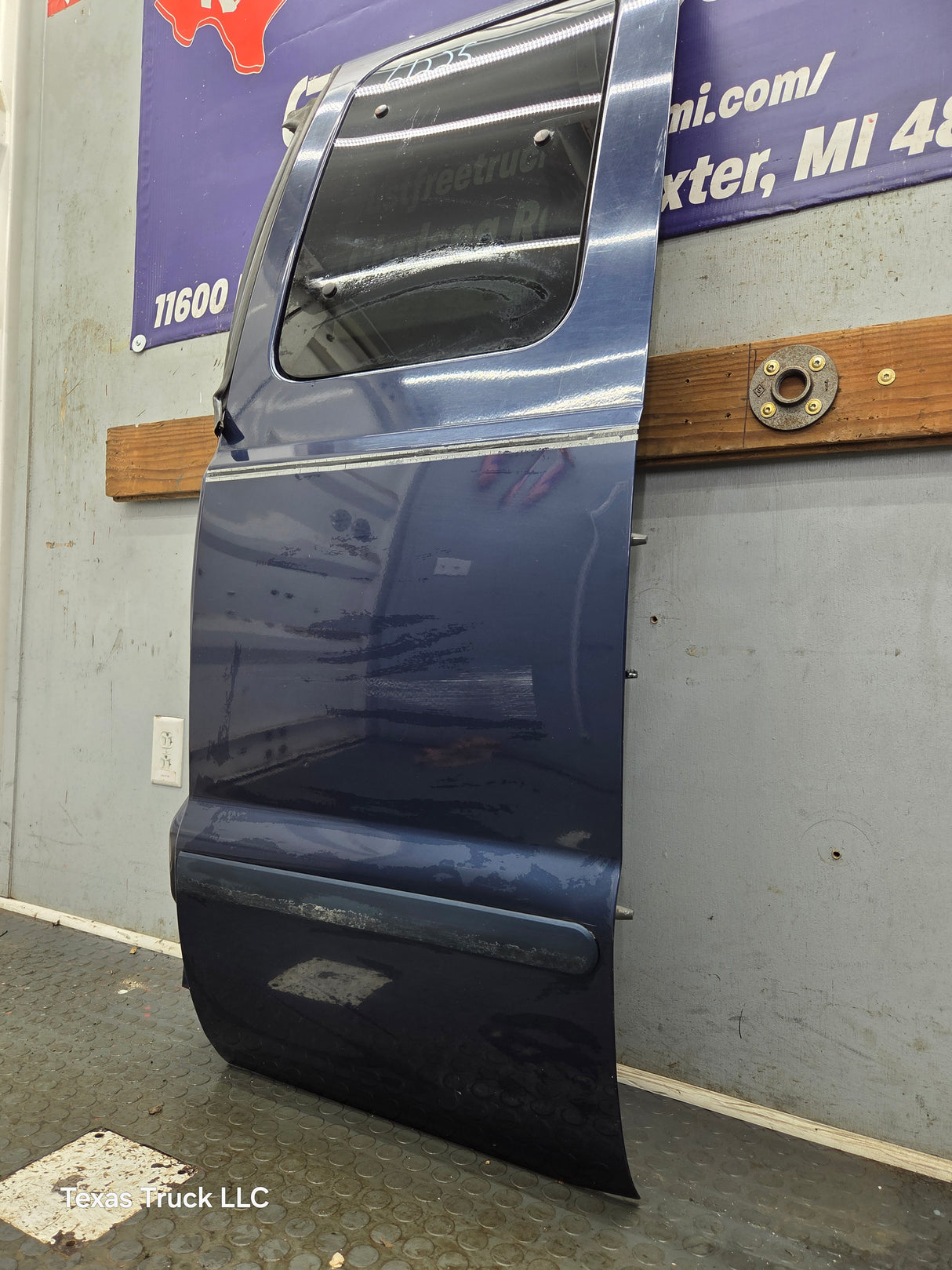 1999-2007 Ford Super Duty F250 F350 F450 F550 LH Extended Cab Driver Side Rear Door