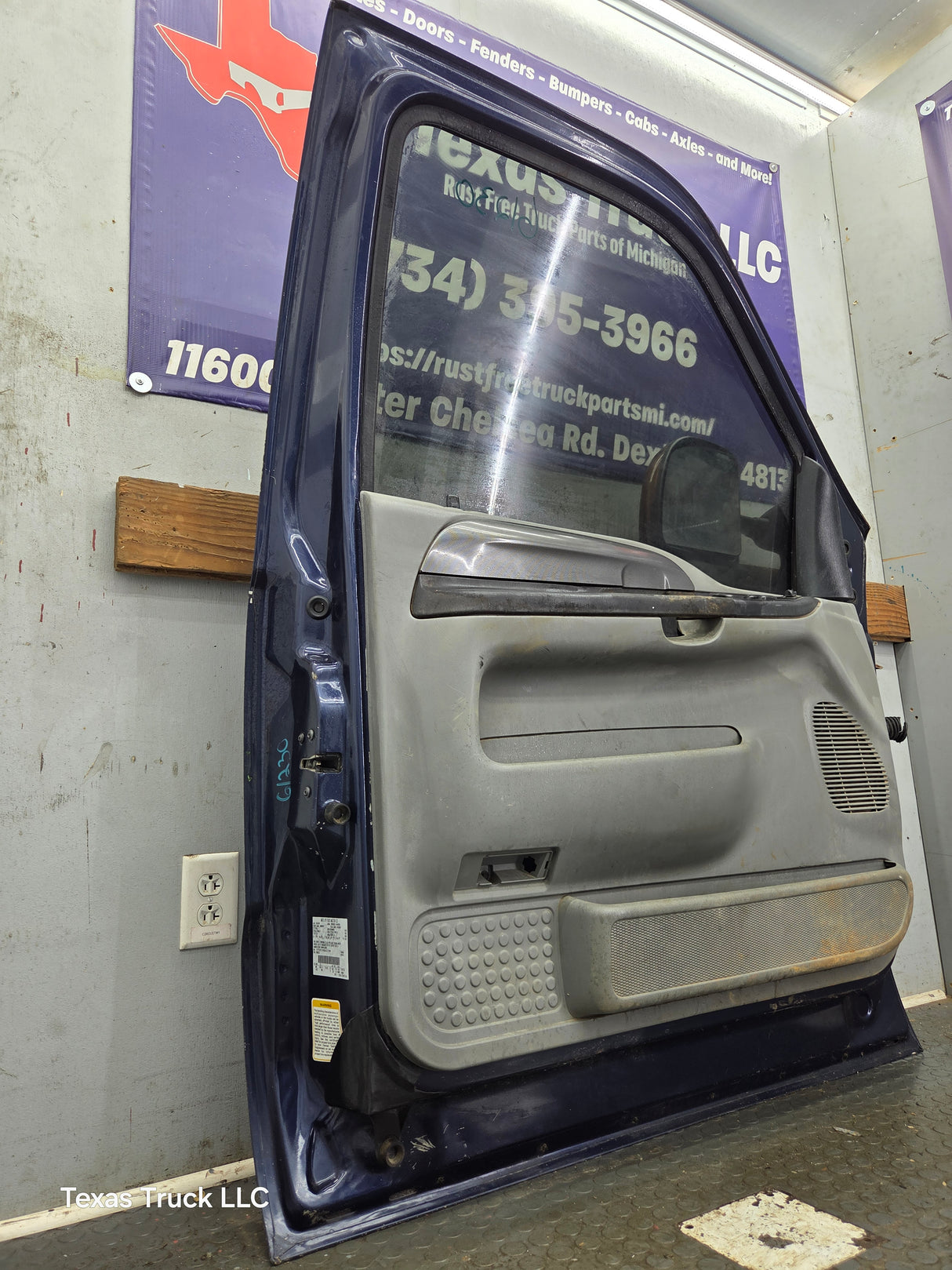 1999-2011 Ford Super Duty LH Driver Side Front Door F250 F350 F450 F550