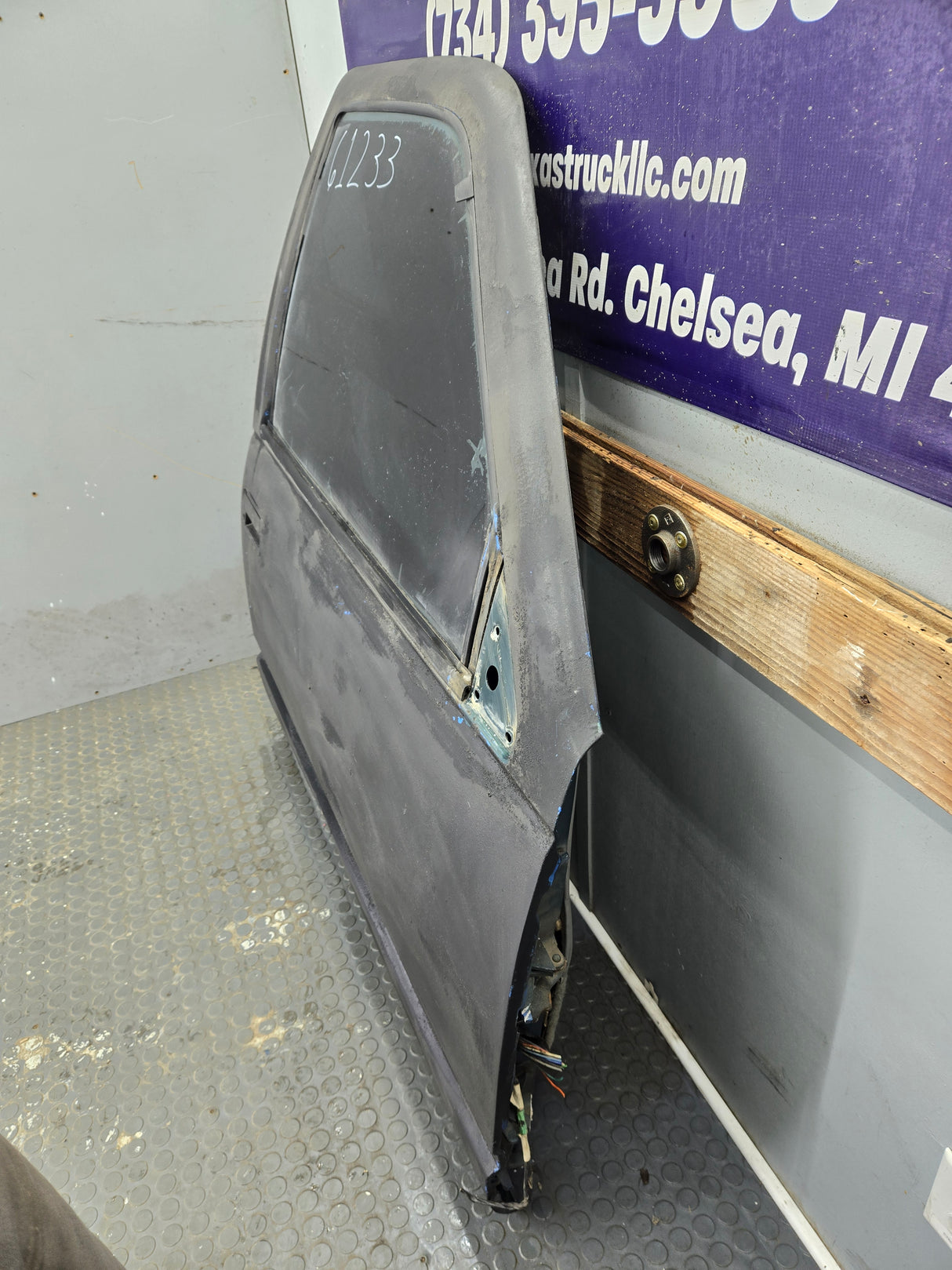 1988-2000 Chevrolet Silverado Suburban GMC Sierra RH Front Passenger Door