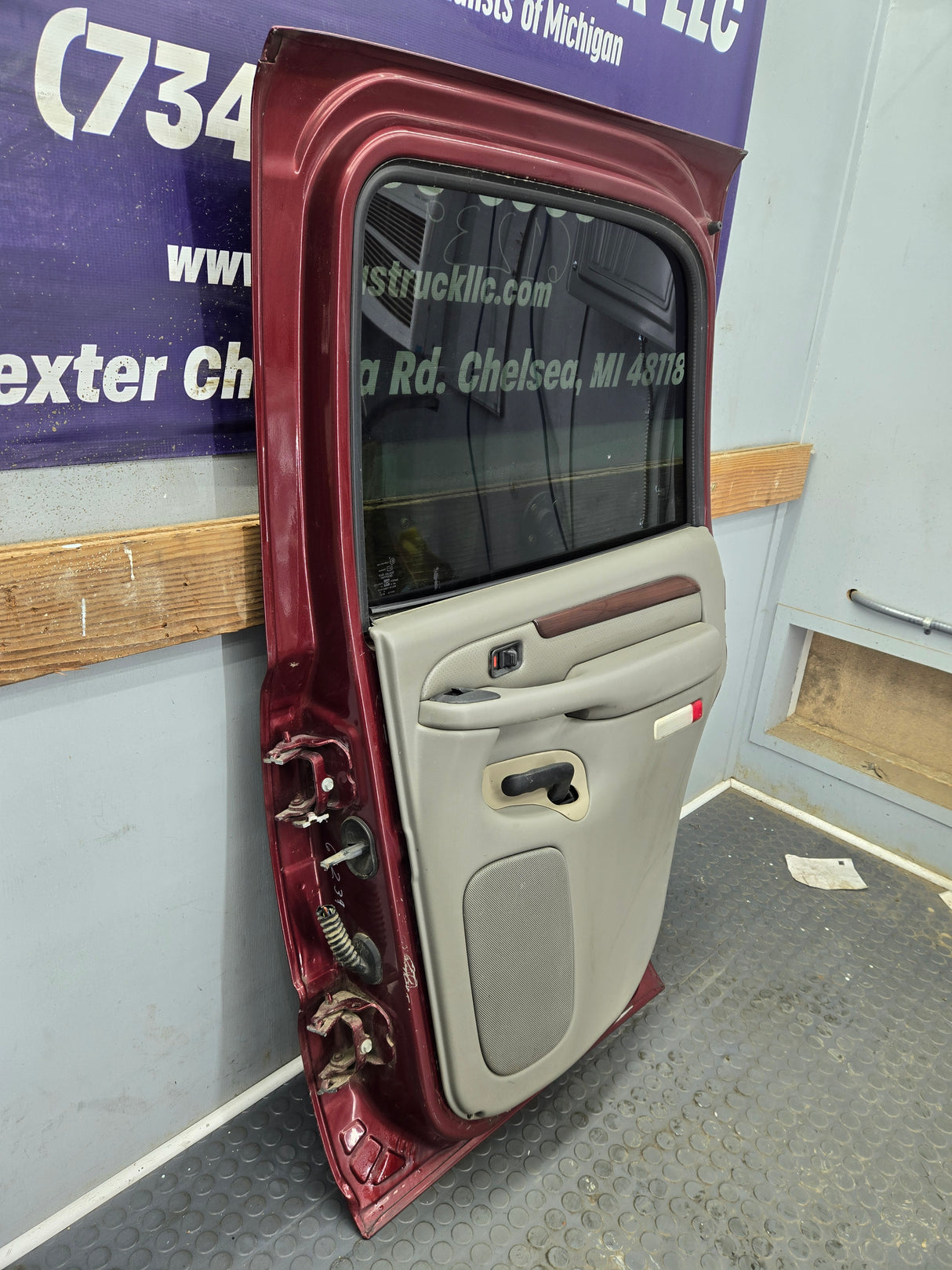 2001-2006 Chevrolet Tahoe / GMC Yukon 1500 2500HD Rear Passenger Side Rear Door RH