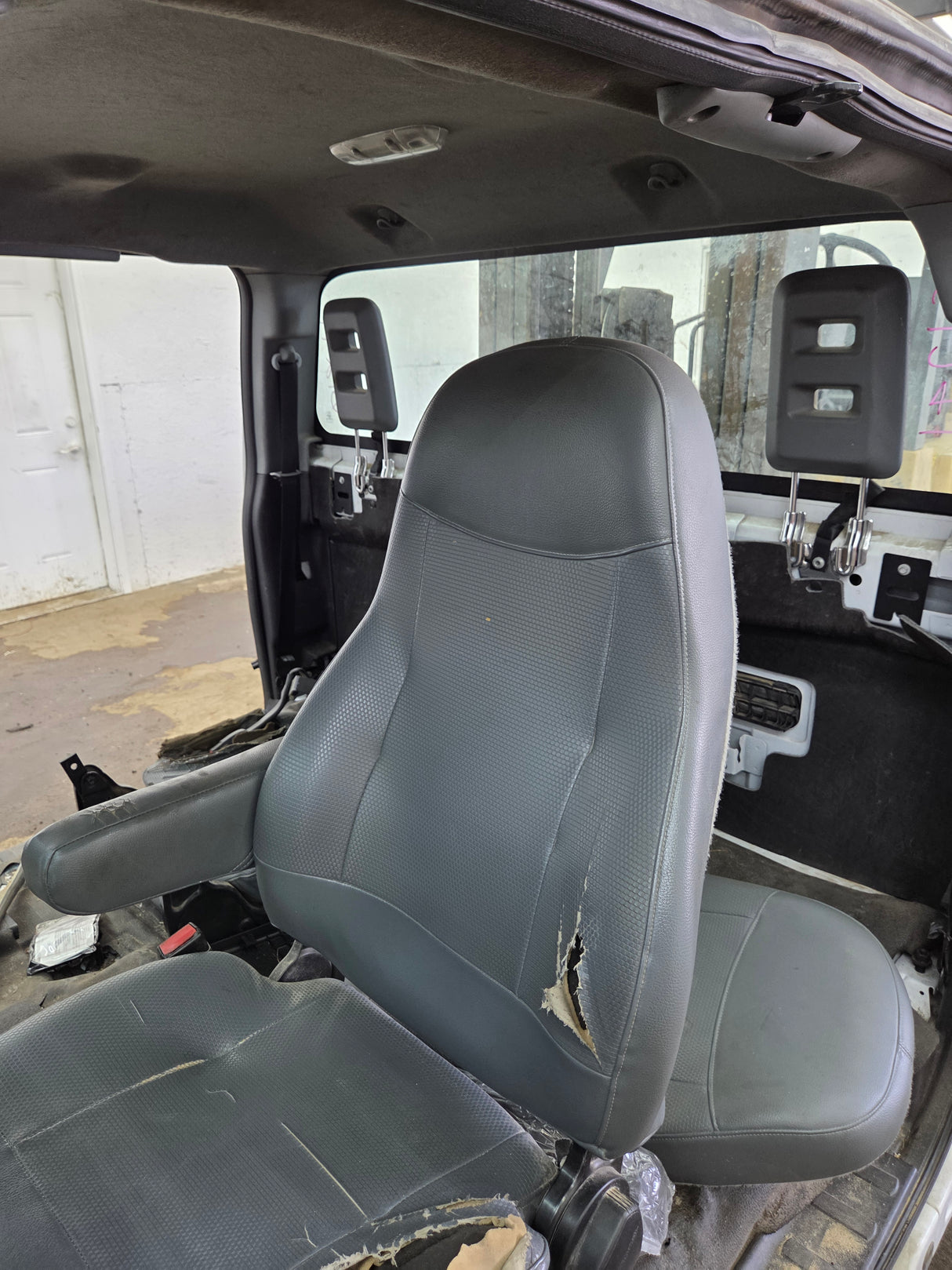 2011-2016 Ford F250 F350 F450 F550 Super Duty Extended Cab - Oxford White