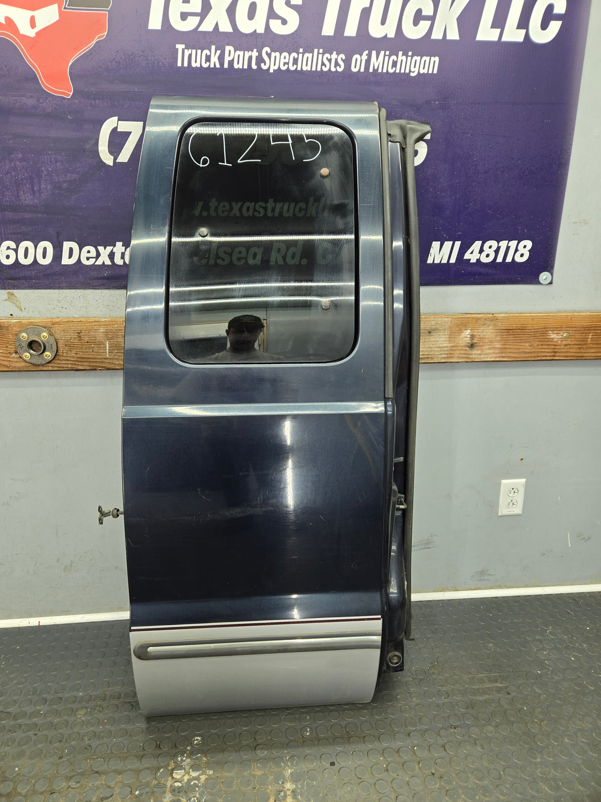 1999-2007 Ford Super Duty F250 F350 F450 F550 RH Extended Cab Passenger Rear Door
