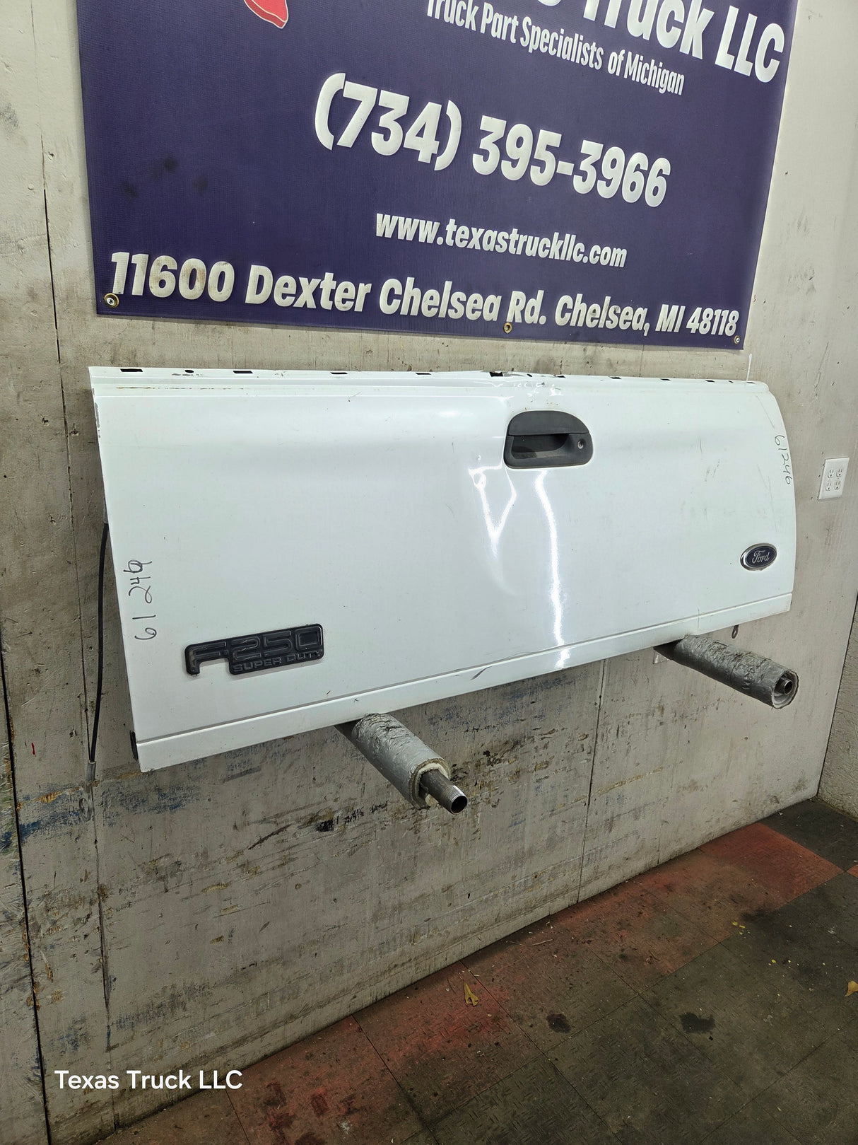 1997-2003 F150 / 1999-2007 Ford F250 F350 F450 F550 Super Duty Tailgate