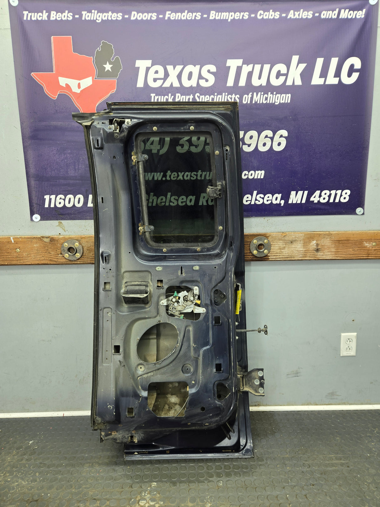1999-2007 Ford Super Duty F250 F350 F450 F550 RH Extended Cab Passenger Rear Door
