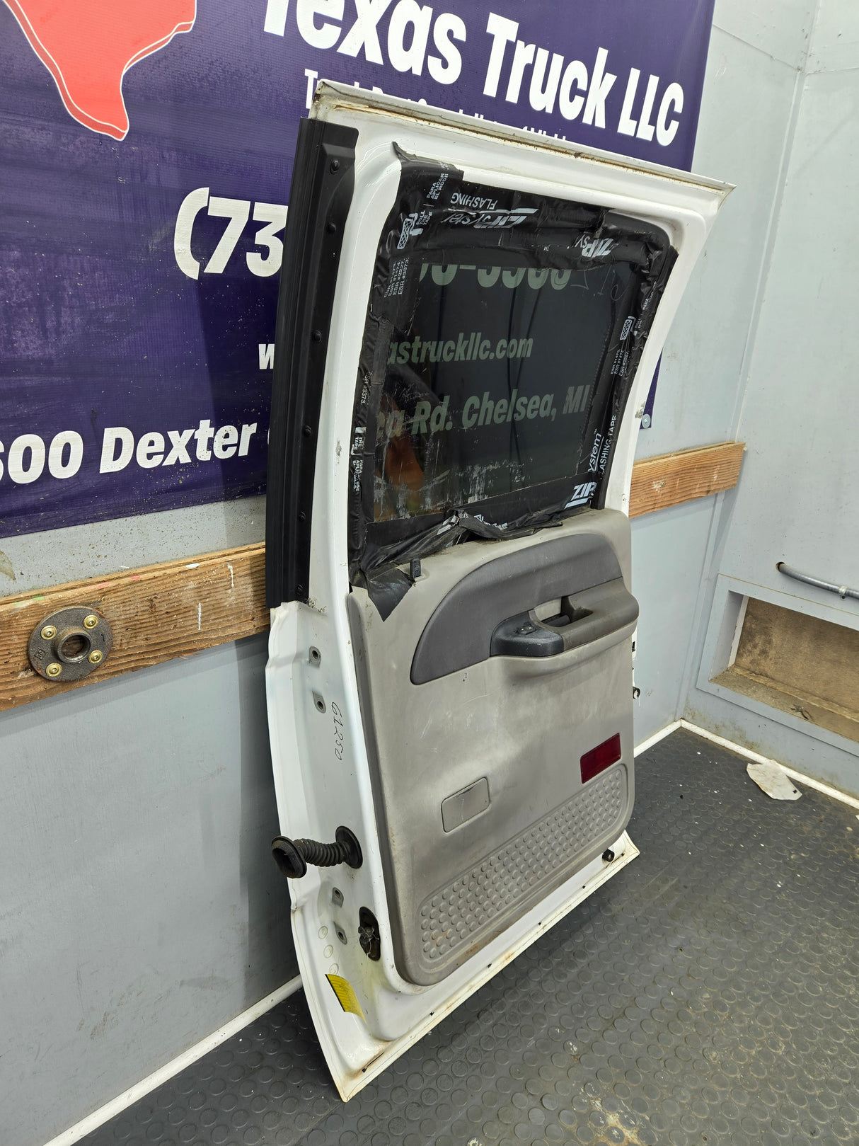 1999-2011 Ford Super Duty F250 F350 F450 F550 RH Crew Cab Passenger Side Rear Door