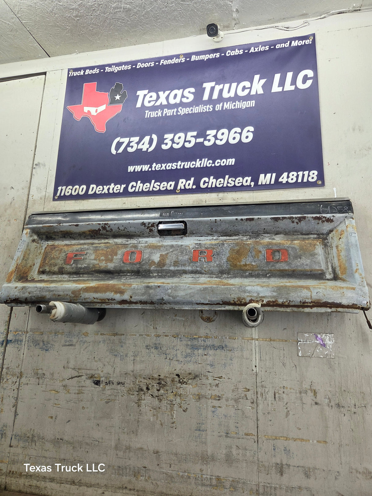 1980-1997 Bullnose / Bricknose / OBS Ford F100 F150 F250 F350 Tailgate *DAMAGE