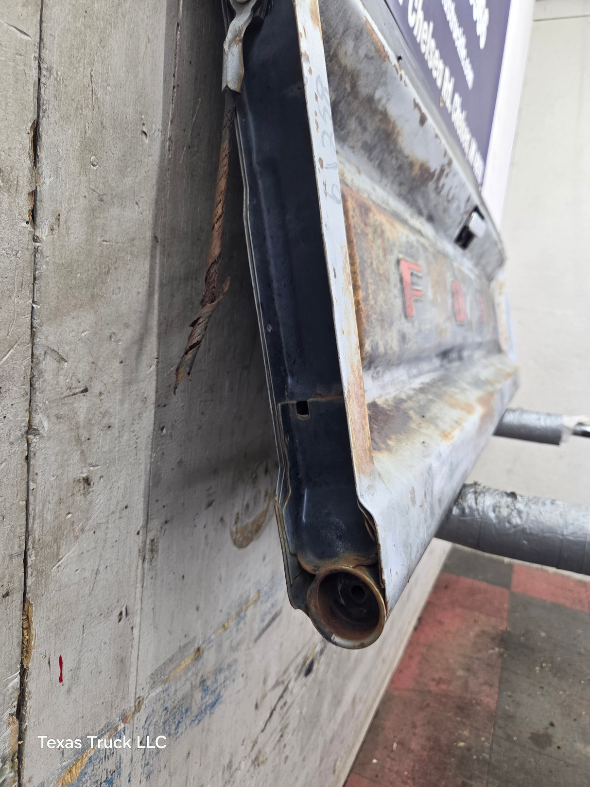 1980-1997 Bullnose / Bricknose / OBS Ford F100 F150 F250 F350 Tailgate *DAMAGE