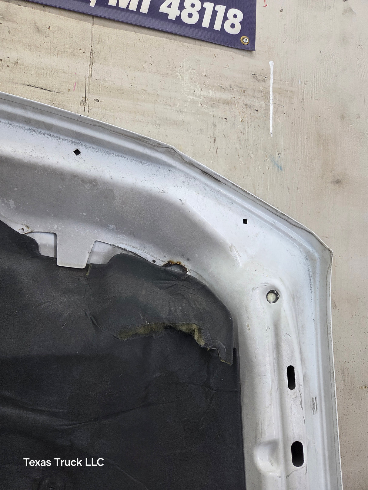 2003-2006 Chevrolet Silverado 2500 3500 Cateye HD Hood OEM
