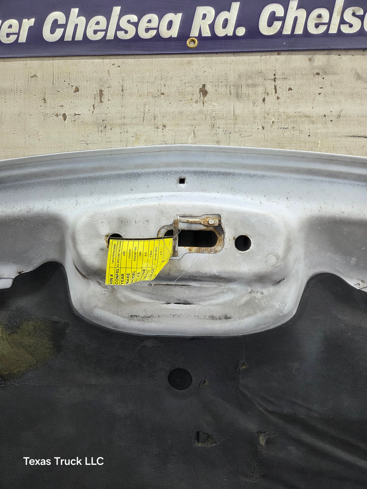 2003-2006 Chevrolet Silverado 2500 3500 Cateye HD Hood OEM