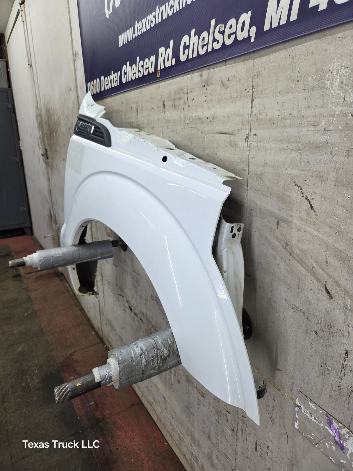 2011-2016 Ford Super Duty F250 F350 RH Passenger Side Front Fender Quarter Panel