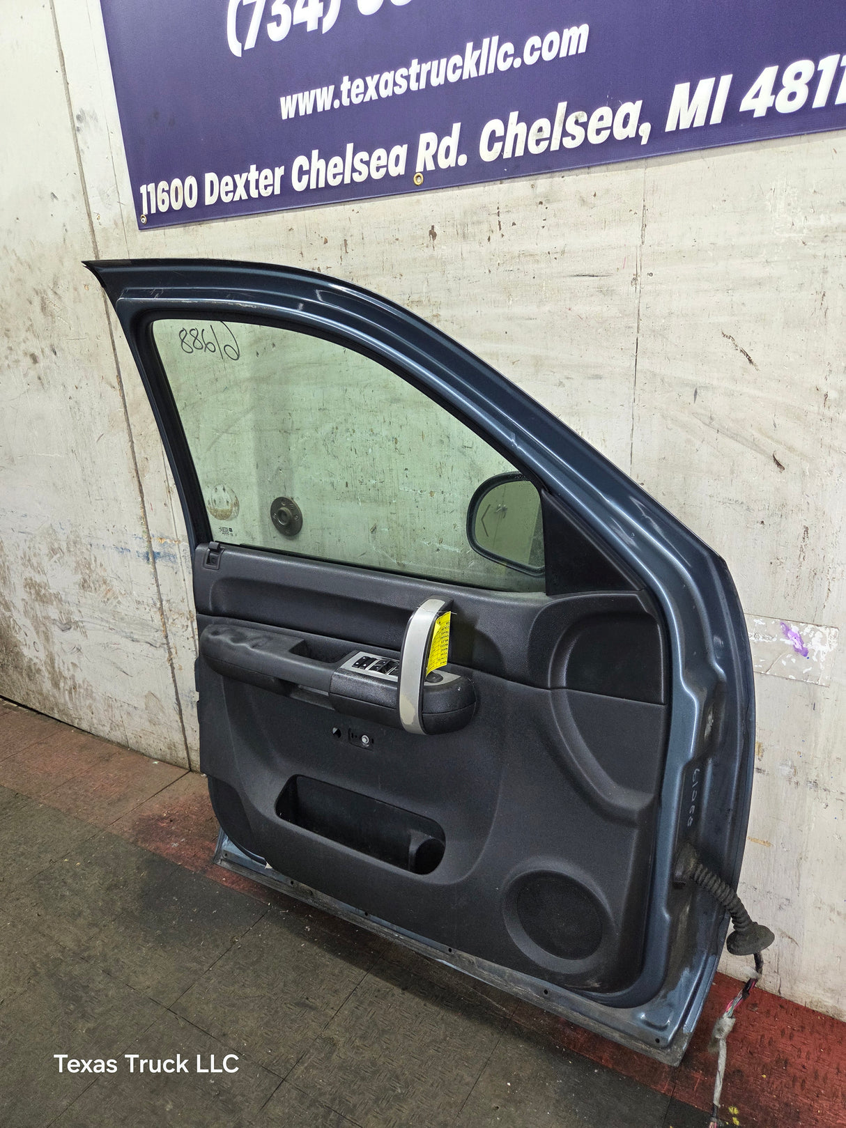 2007-2013 Chevrolet Silverado / GMC Sierra 1500 2500 3500 HD LH Front Driver Side Door