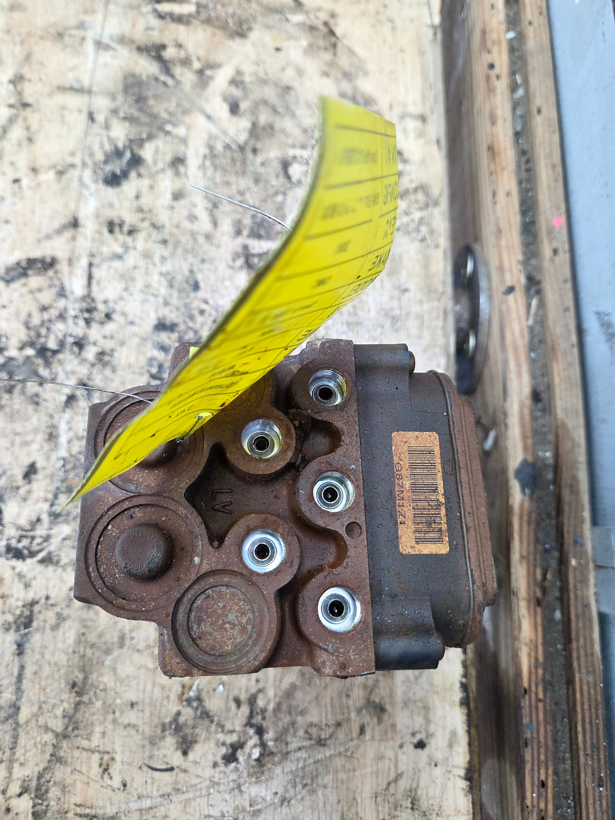 2001-2002 Chevrolet Silverado 1500 ABS Pump Module Control Assembly