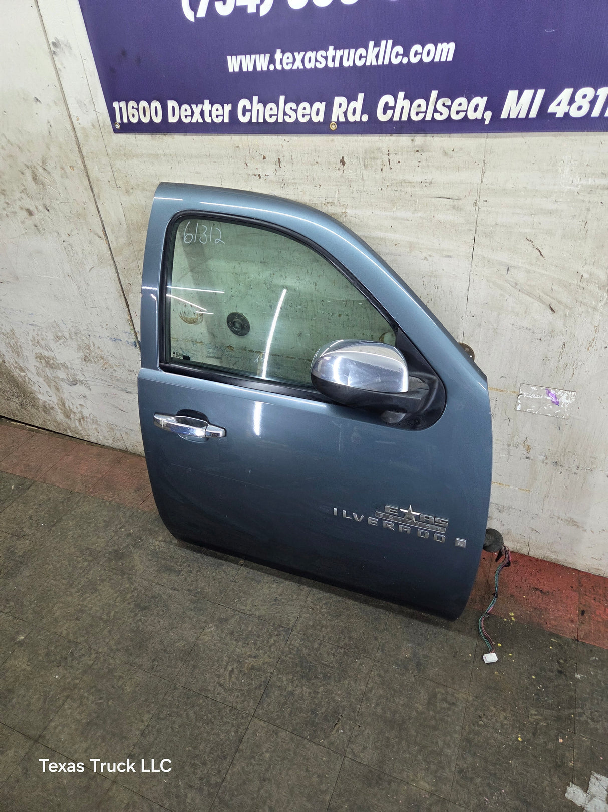 2007-2013 Chevrolet Silverado / GMC Sierra 1500 2500 3500 HD RH Front Passenger Side Door