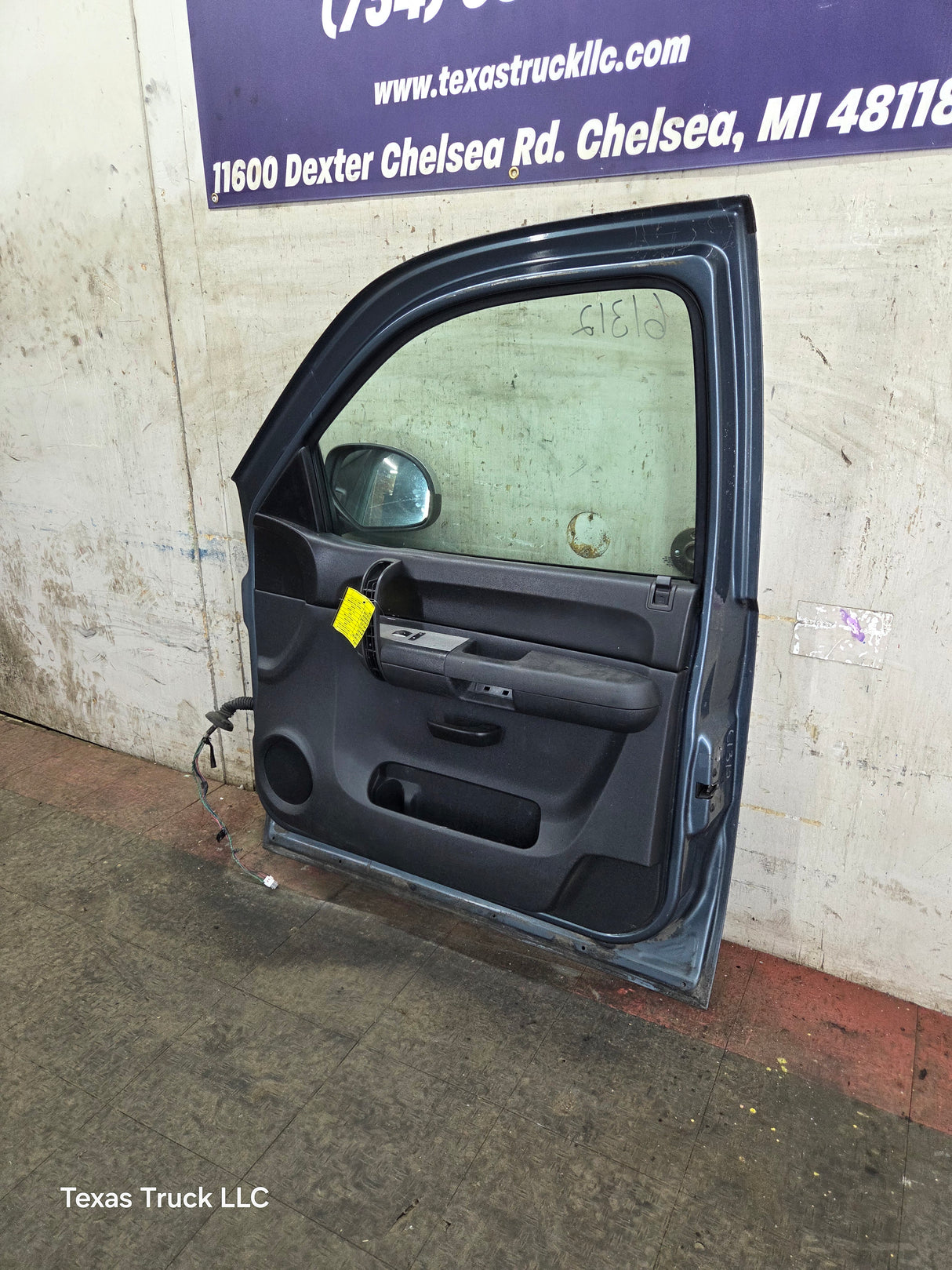 2007-2013 Chevrolet Silverado / GMC Sierra 1500 2500 3500 HD RH Front Passenger Side Door