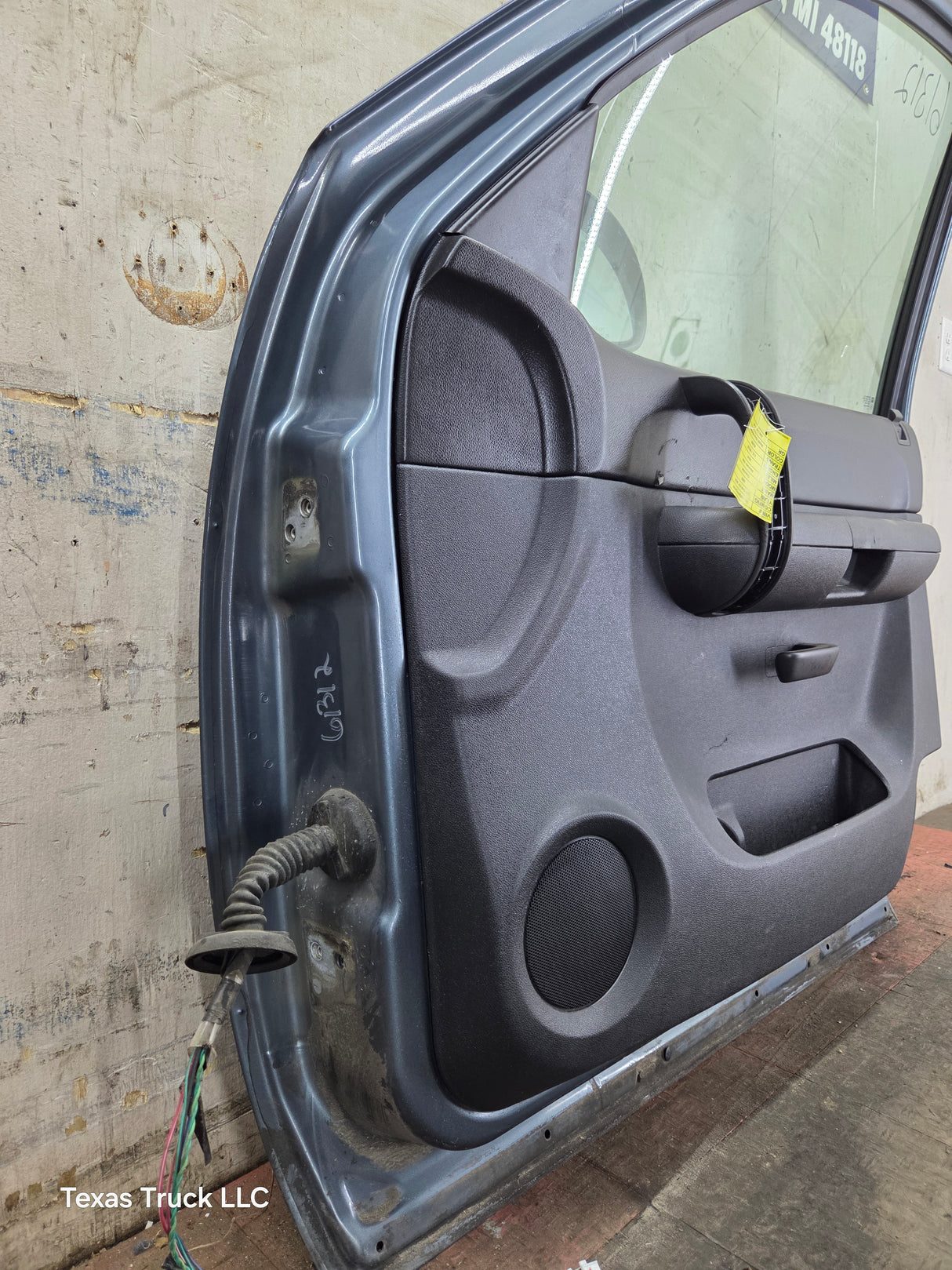 2007-2013 Chevrolet Silverado / GMC Sierra 1500 2500 3500 HD RH Front Passenger Side Door