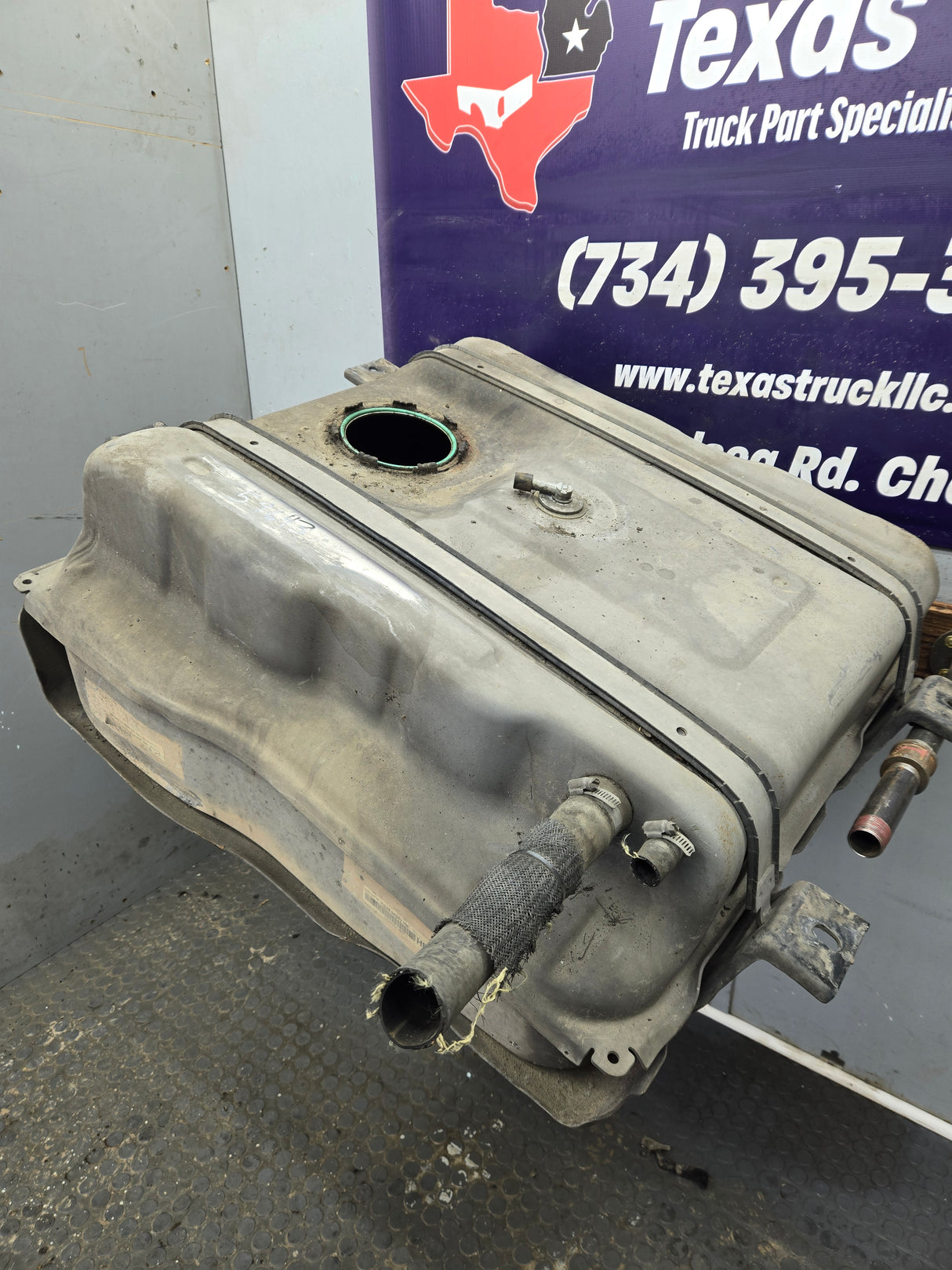 2011-2016 Ford Super Duty F350 F450 F550 Cab & Chassis Fuel Tank Rear mount behind the axle