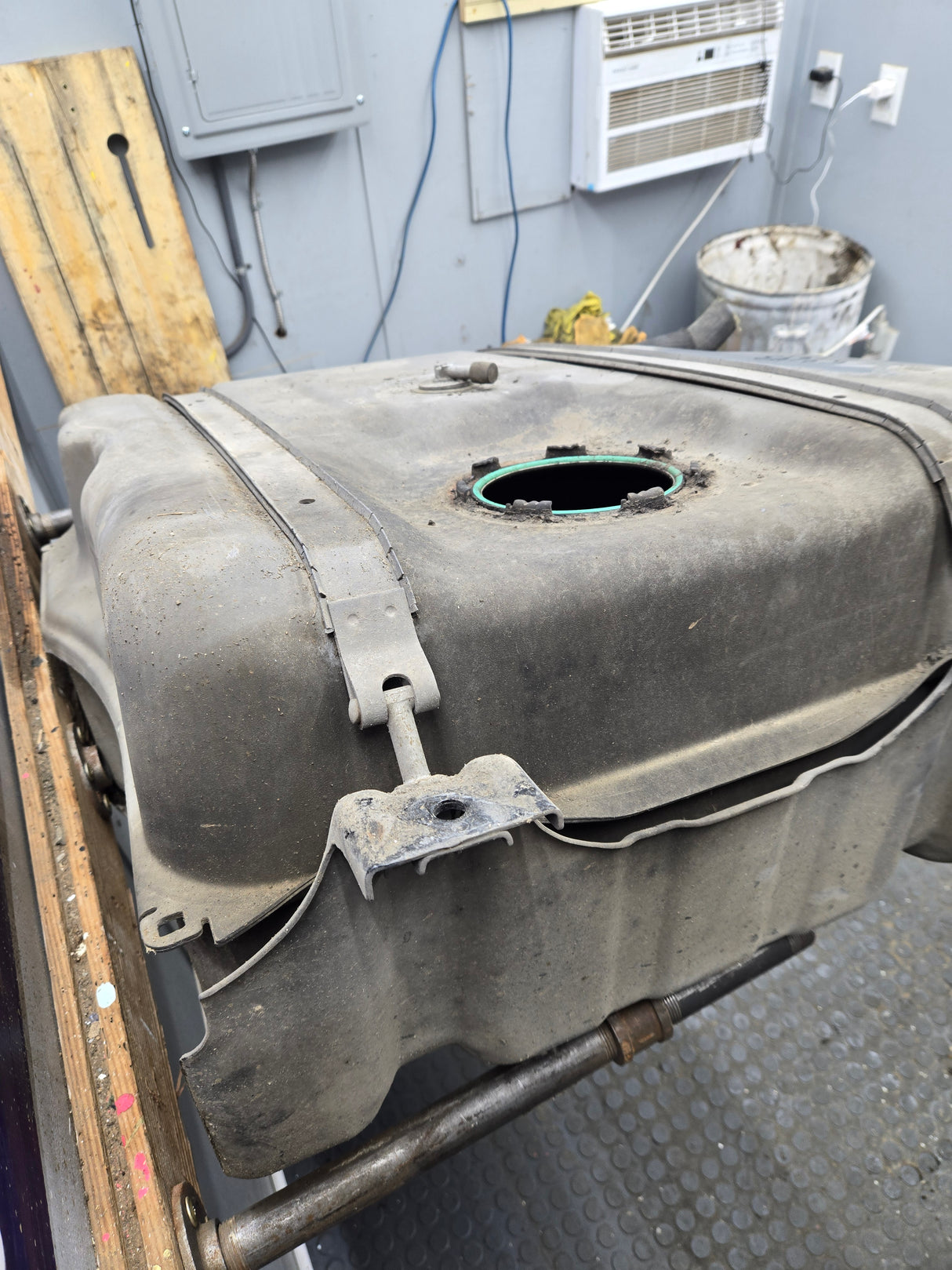 2011-2016 Ford Super Duty F350 F450 F550 Cab & Chassis Fuel Tank Rear mount behind the axle