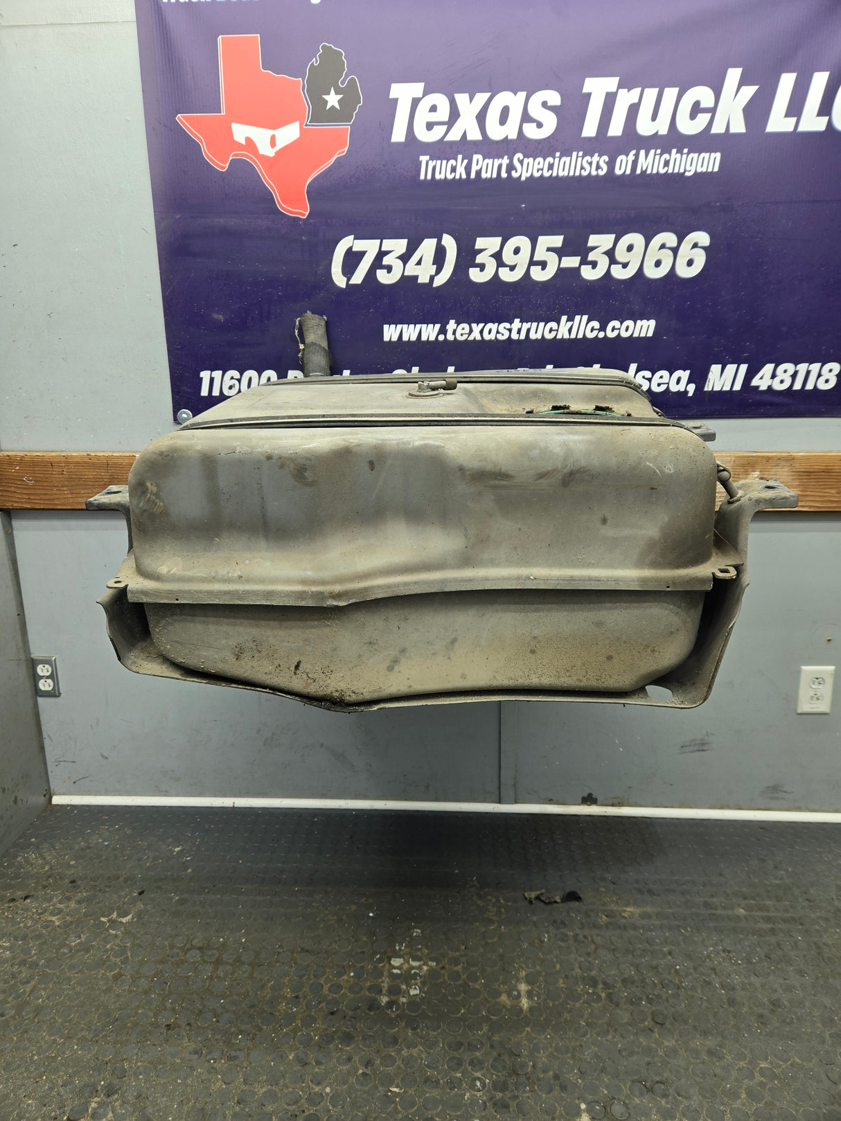2011-2016 Ford Super Duty F350 F450 F550 Cab & Chassis Fuel Tank Rear mount behind the axle