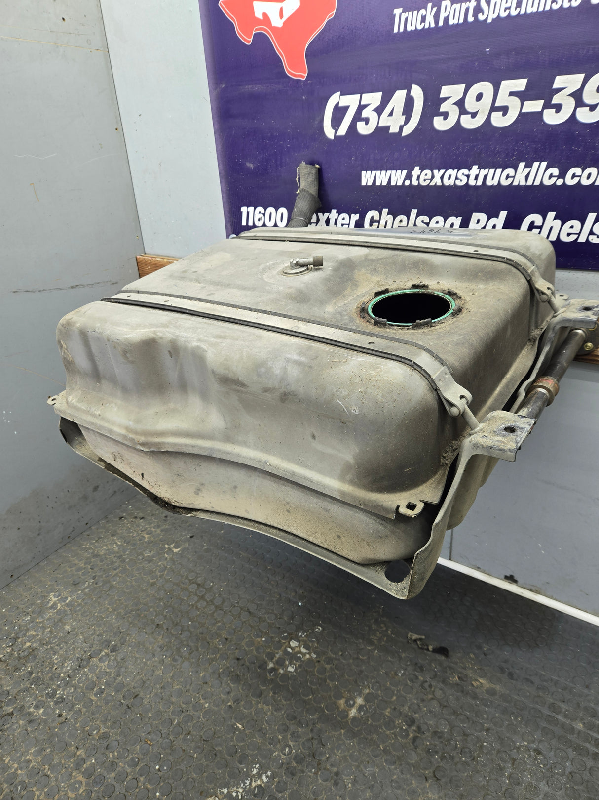 2011-2016 Ford Super Duty F350 F450 F550 Cab & Chassis Fuel Tank Rear mount behind the axle