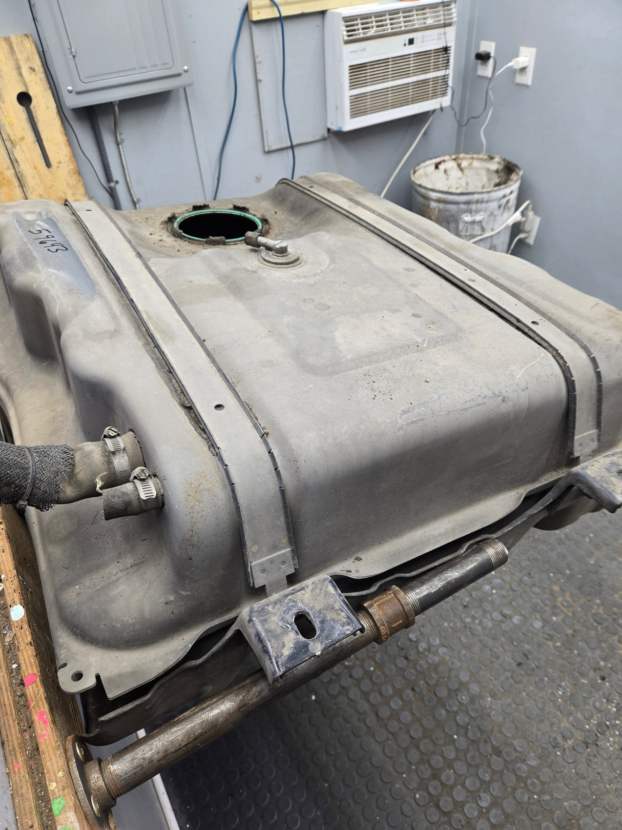 2011-2016 Ford Super Duty F350 F450 F550 Cab & Chassis Fuel Tank Rear mount behind the axle