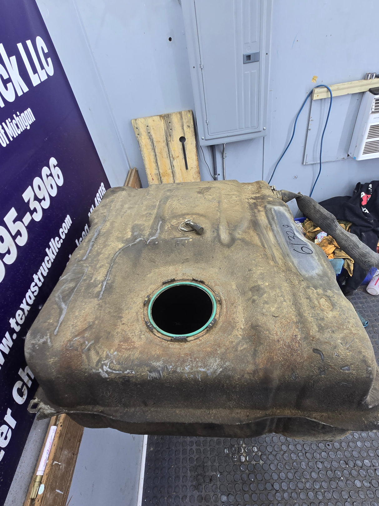 1999-2010 Ford Super Duty F350 F450 F550 Cab & Chassis Fuel Tank Rear mount behind the axle