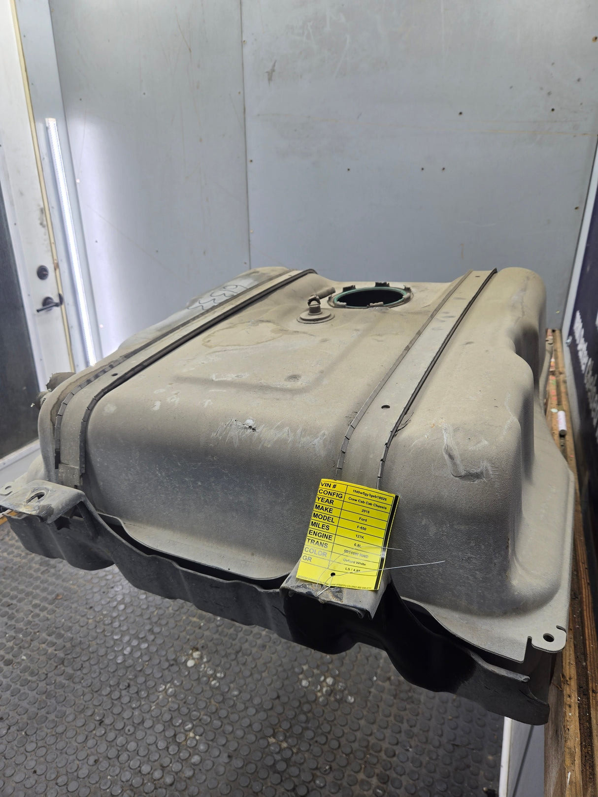 2011-2016 Ford Super Duty F350 F450 F550 Cab & Chassis Fuel Tank Rear mount behind the axle