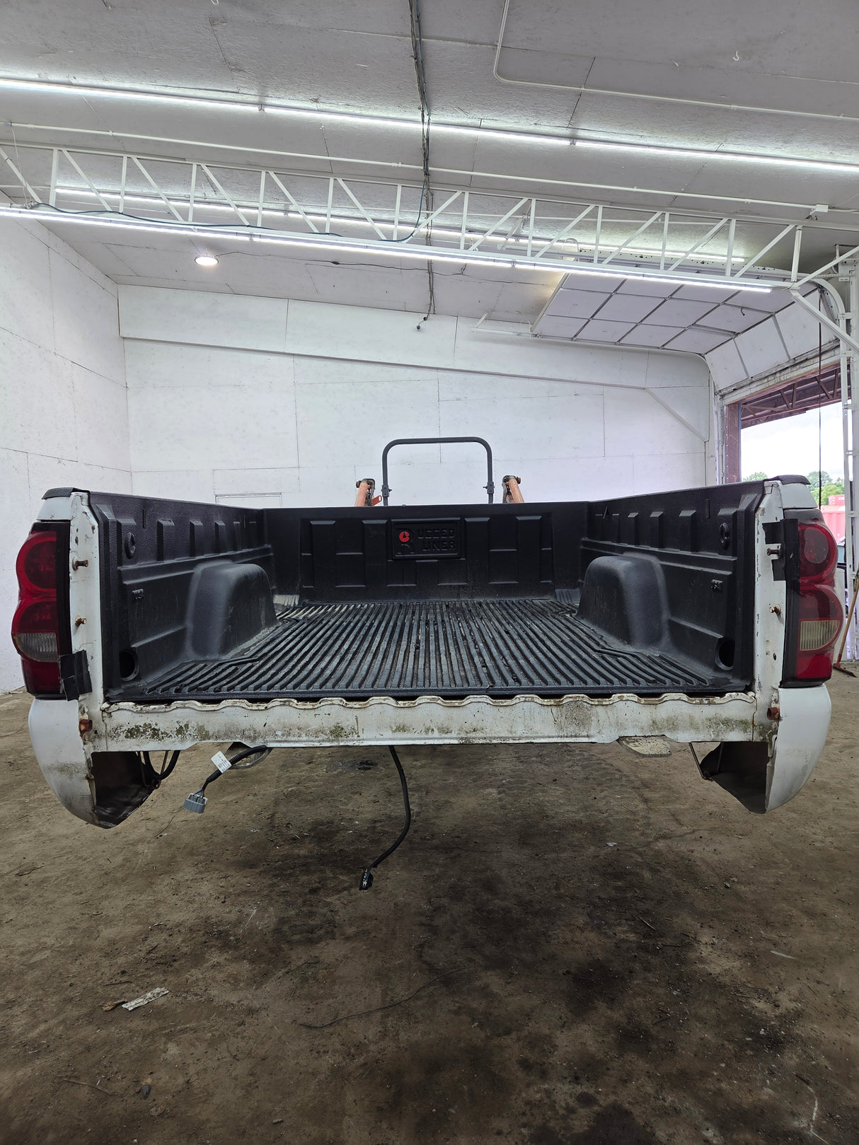1999-2007 Chevrolet Silverado / GMC Sierra 1500 2500HD 3500HD 6' 6" Short Truck Bed