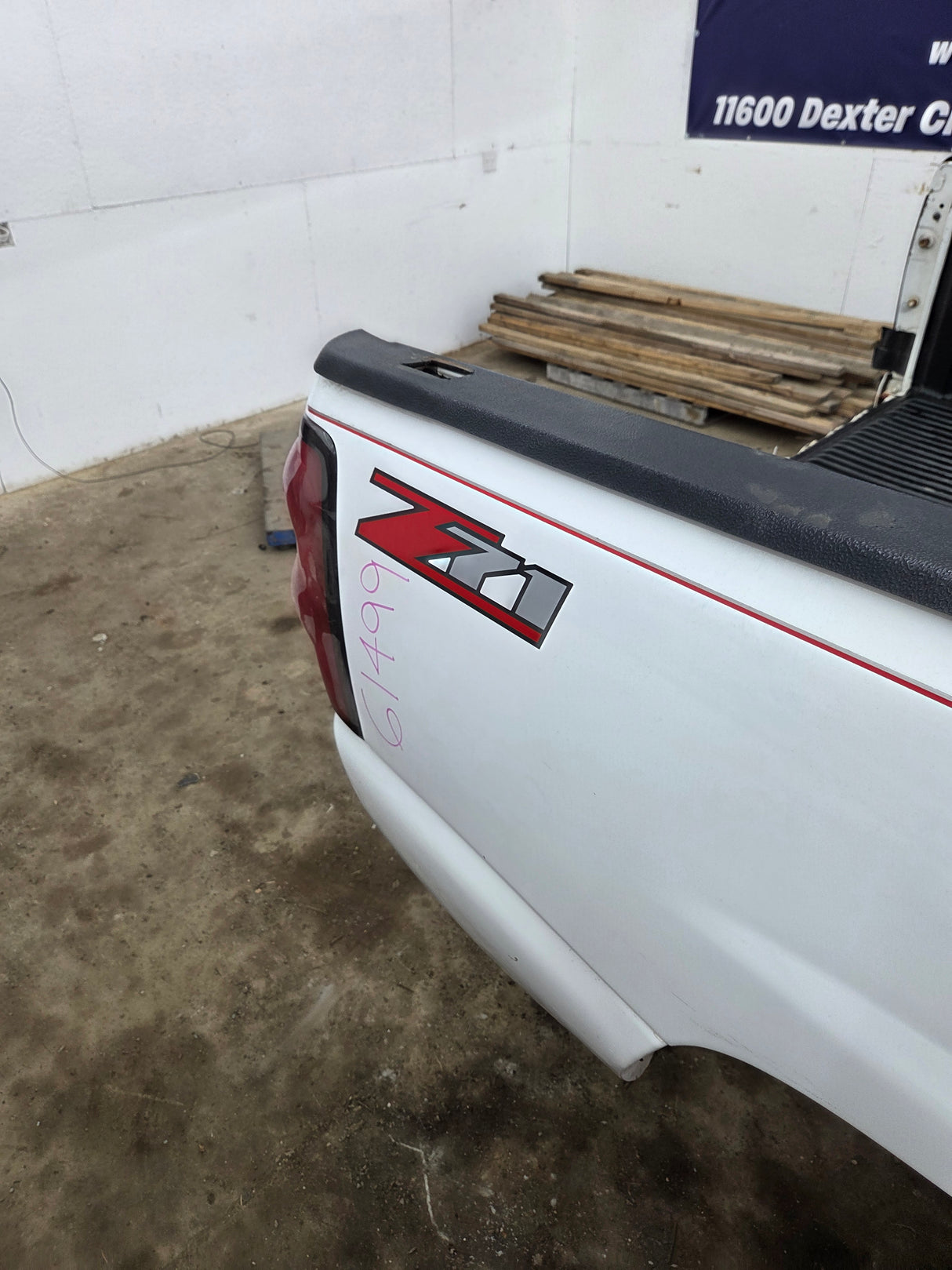 1999-2007 Chevrolet Silverado / GMC Sierra 1500 2500HD 3500HD 6' 6" Short Truck Bed