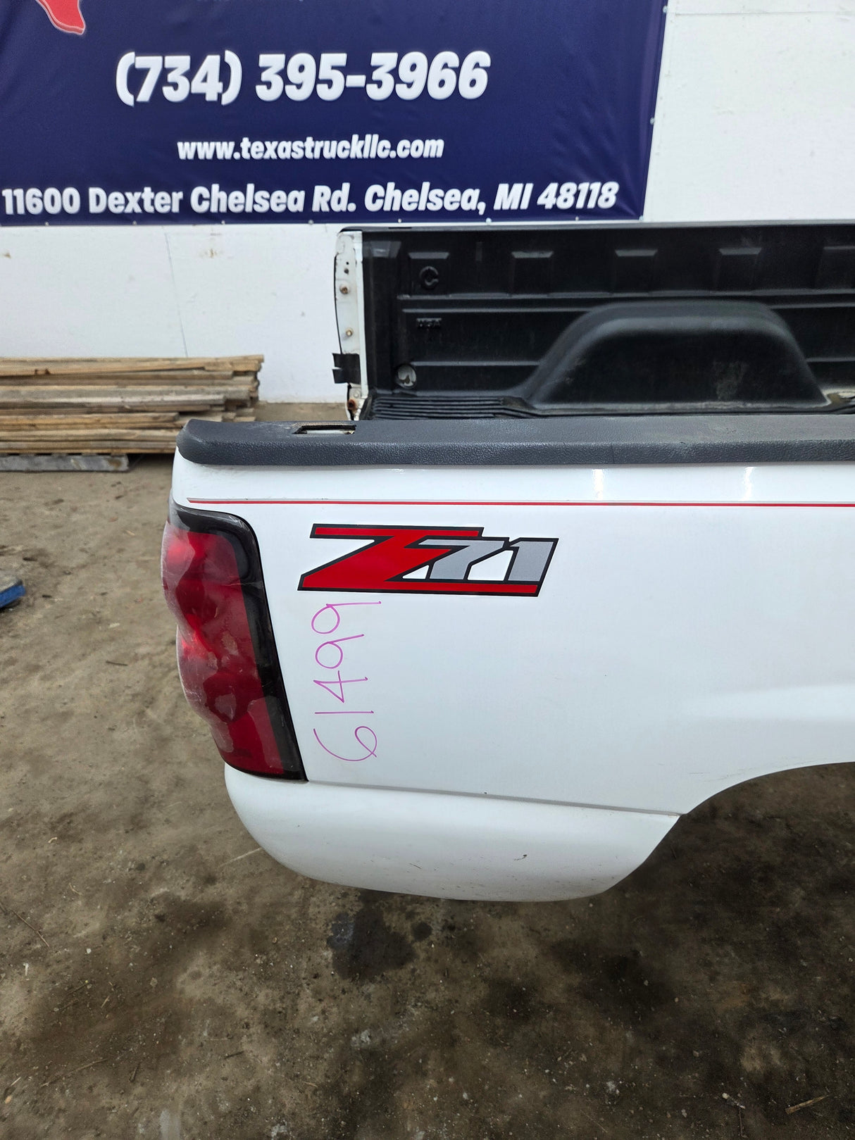 1999-2007 Chevrolet Silverado / GMC Sierra 1500 2500HD 3500HD 6' 6" Short Truck Bed