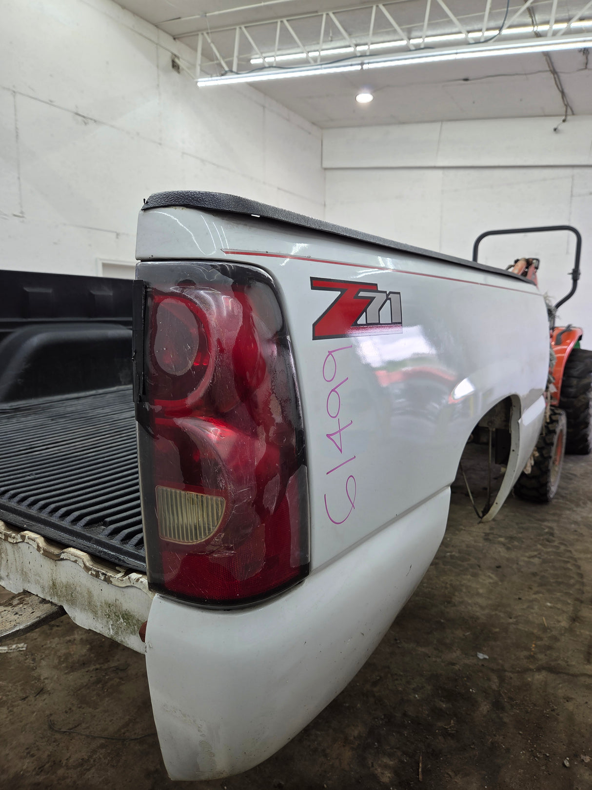 1999-2007 Chevrolet Silverado / GMC Sierra 1500 2500HD 3500HD 6' 6" Short Truck Bed