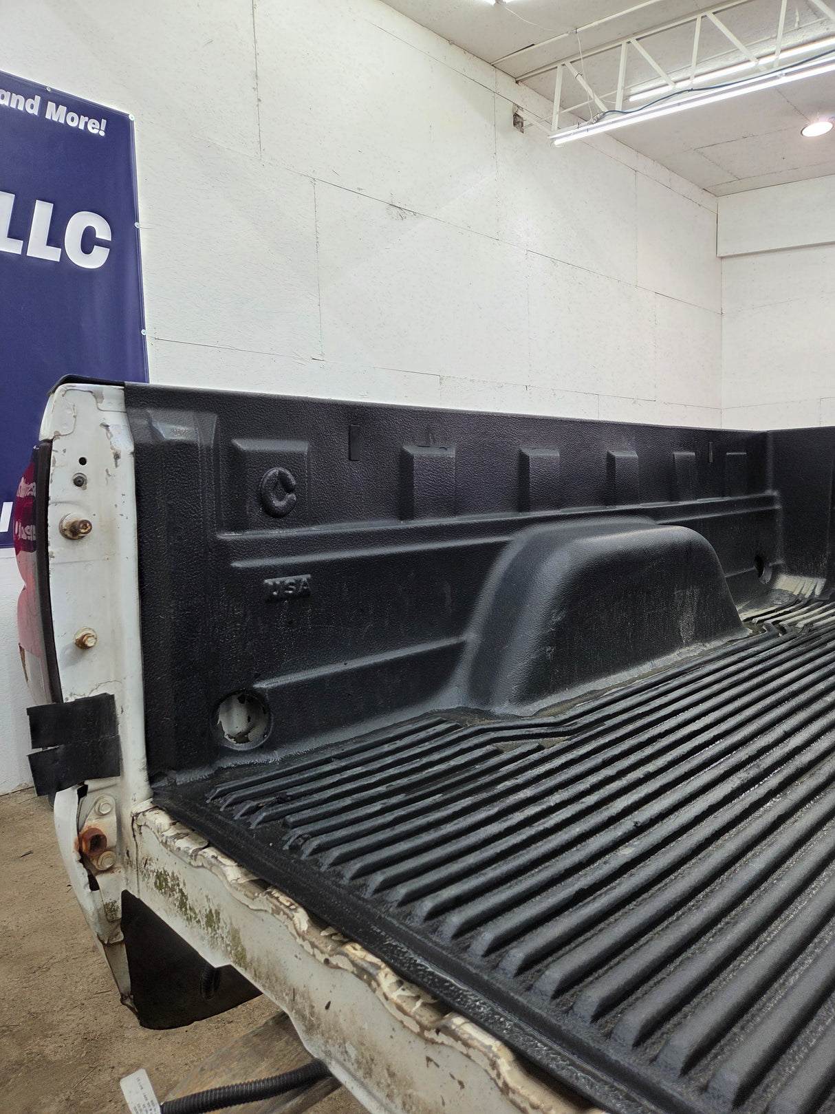 1999-2007 Chevrolet Silverado / GMC Sierra 1500 2500HD 3500HD 6' 6" Short Truck Bed