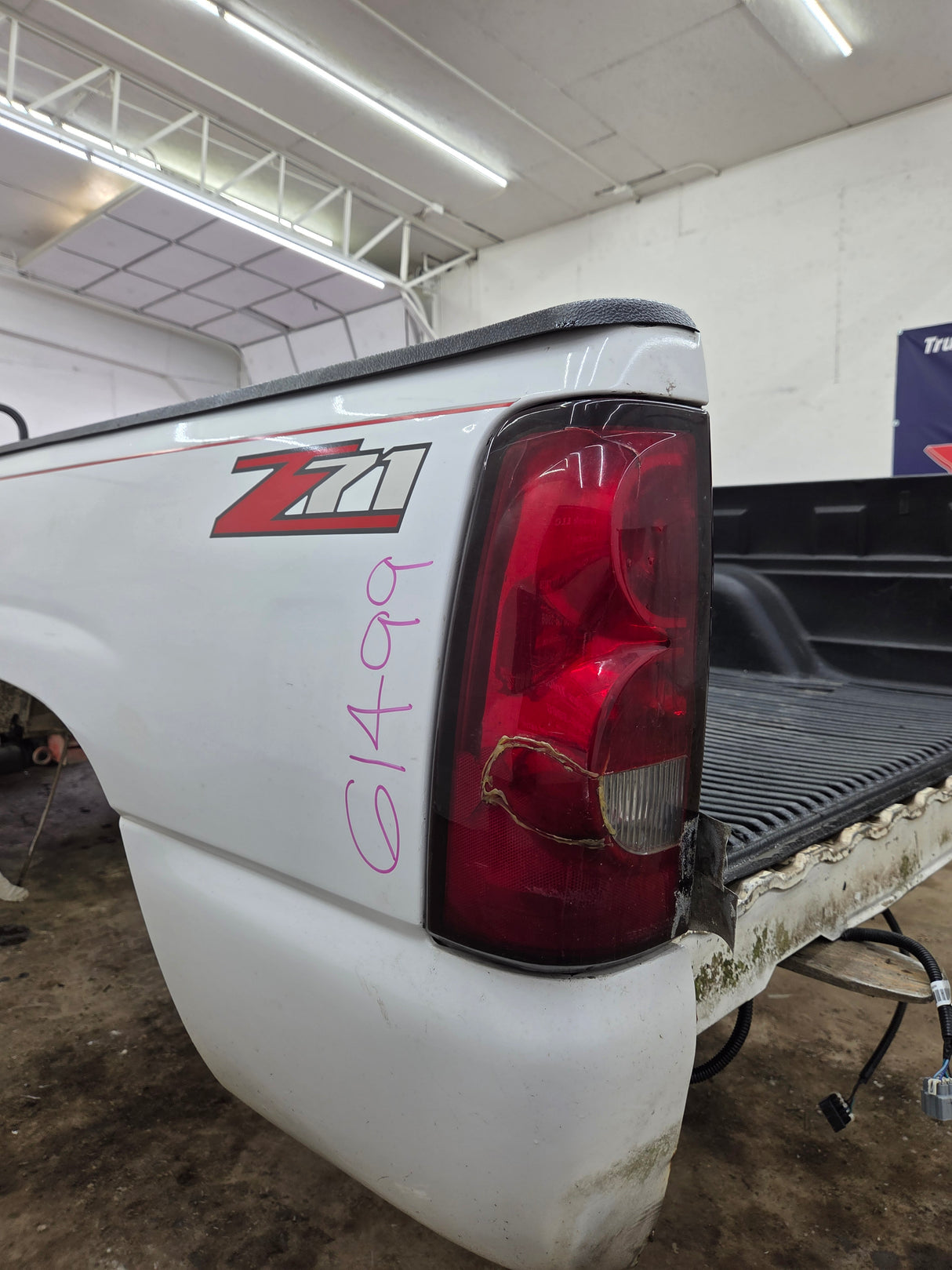 1999-2007 Chevrolet Silverado / GMC Sierra 1500 2500HD 3500HD 6' 6" Short Truck Bed