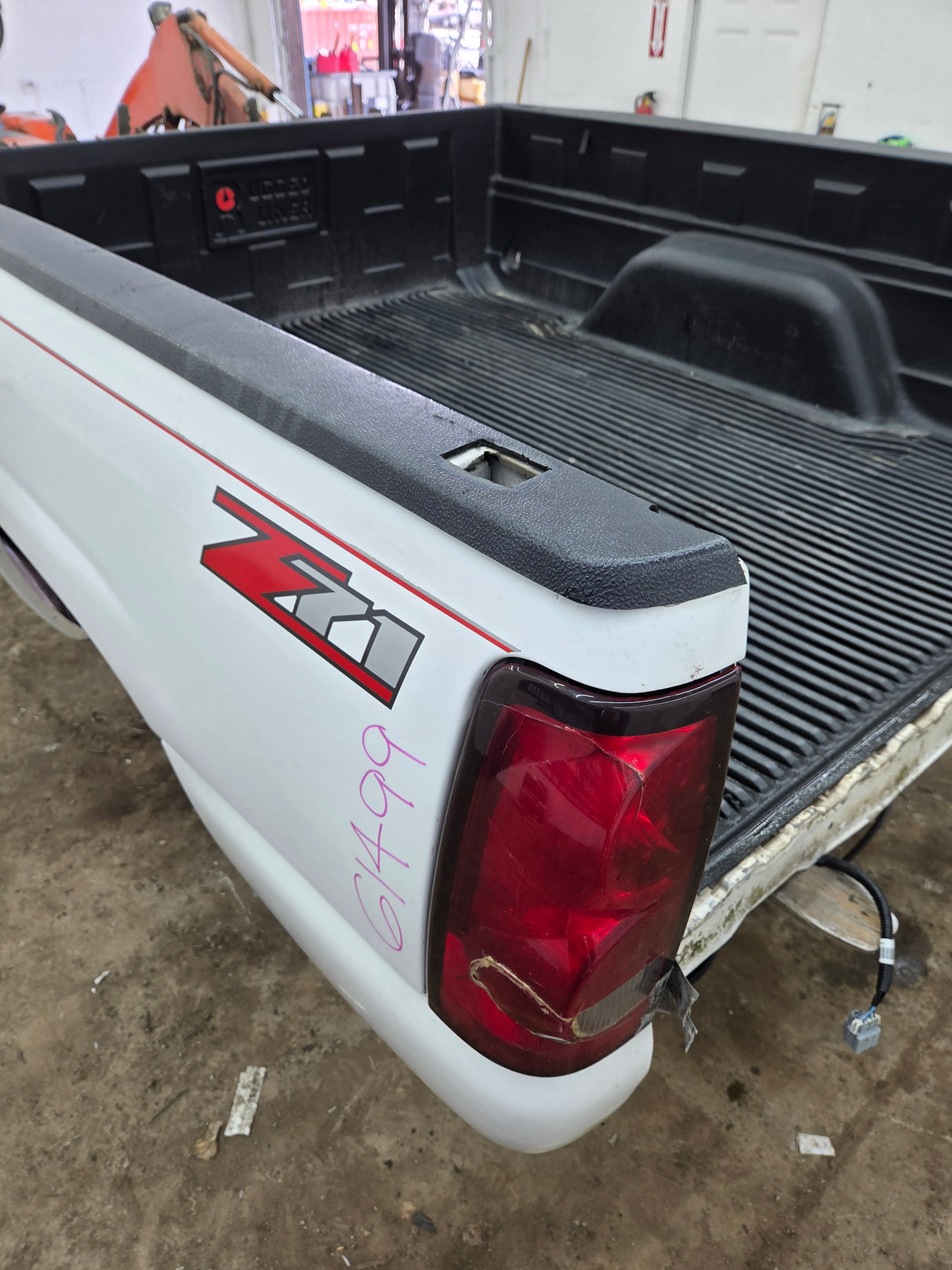 1999-2007 Chevrolet Silverado / GMC Sierra 1500 2500HD 3500HD 6' 6" Short Truck Bed