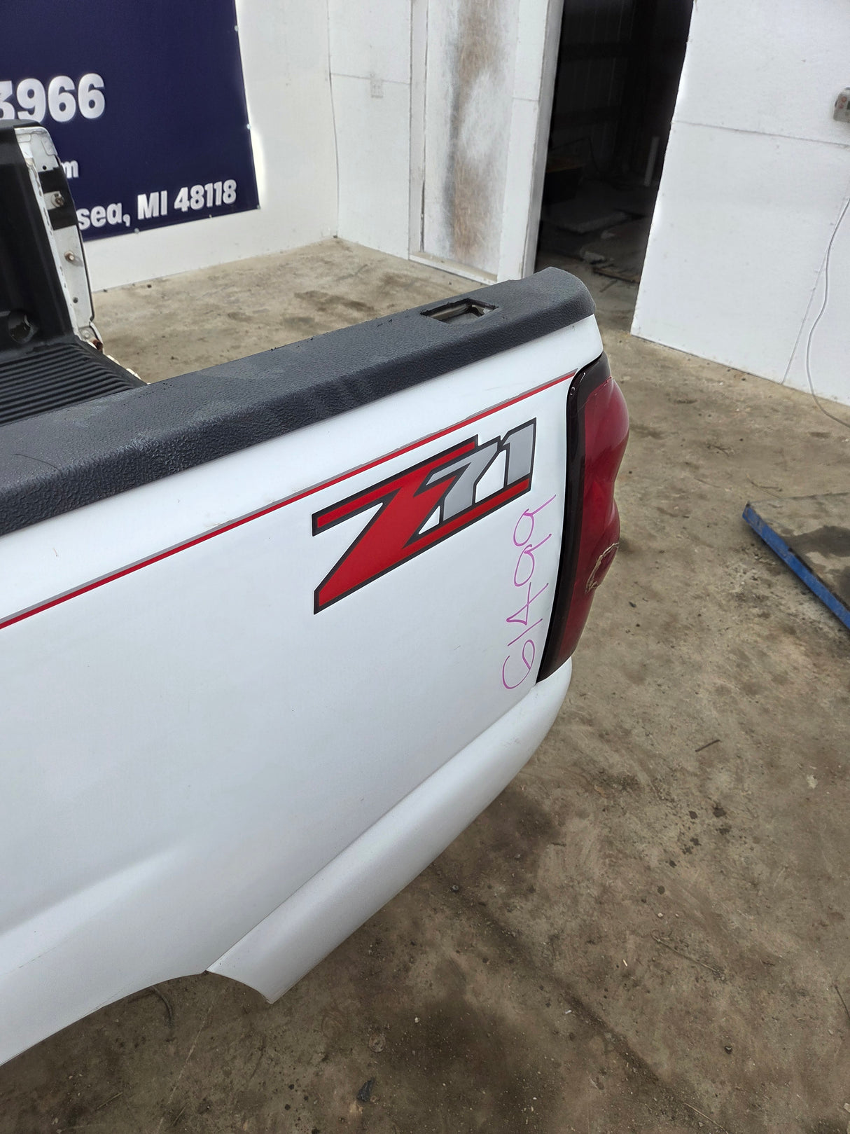 1999-2007 Chevrolet Silverado / GMC Sierra 1500 2500HD 3500HD 6' 6" Short Truck Bed