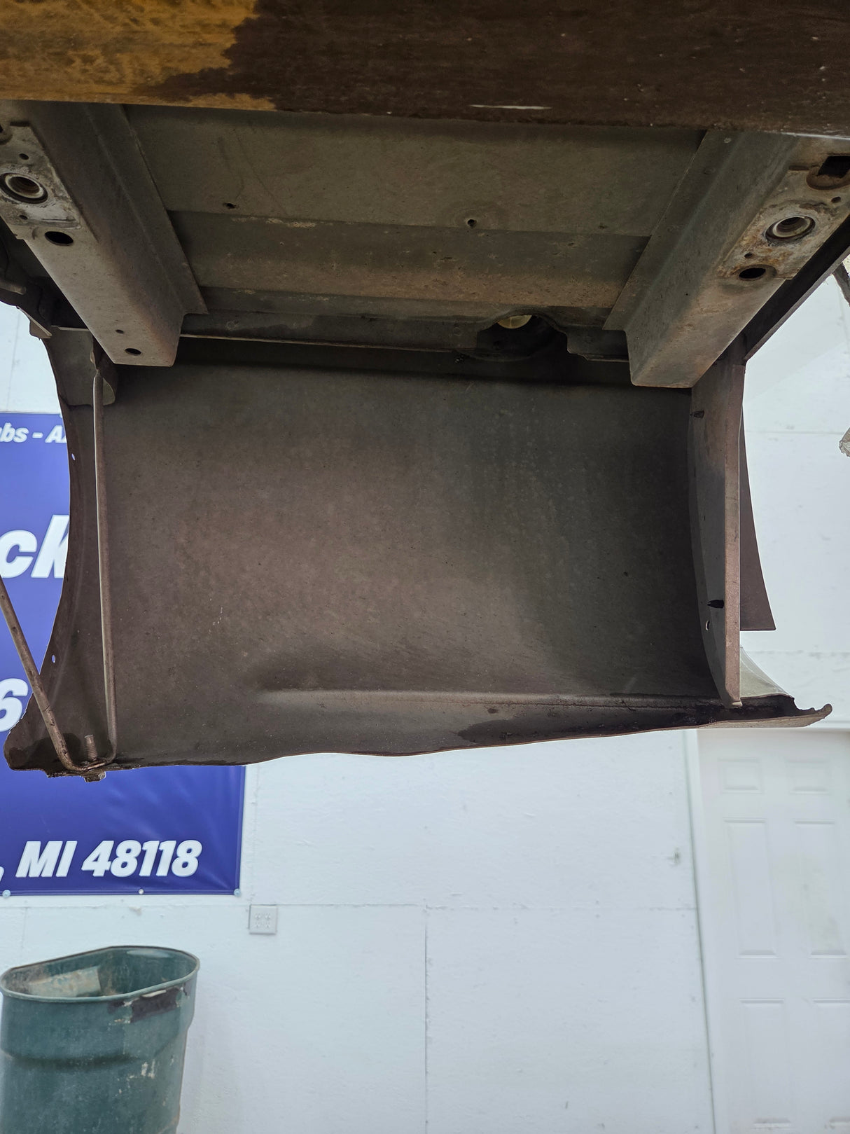 1999-2007 Chevrolet Silverado / GMC Sierra 1500 2500HD 3500HD 6' 6" Short Truck Bed