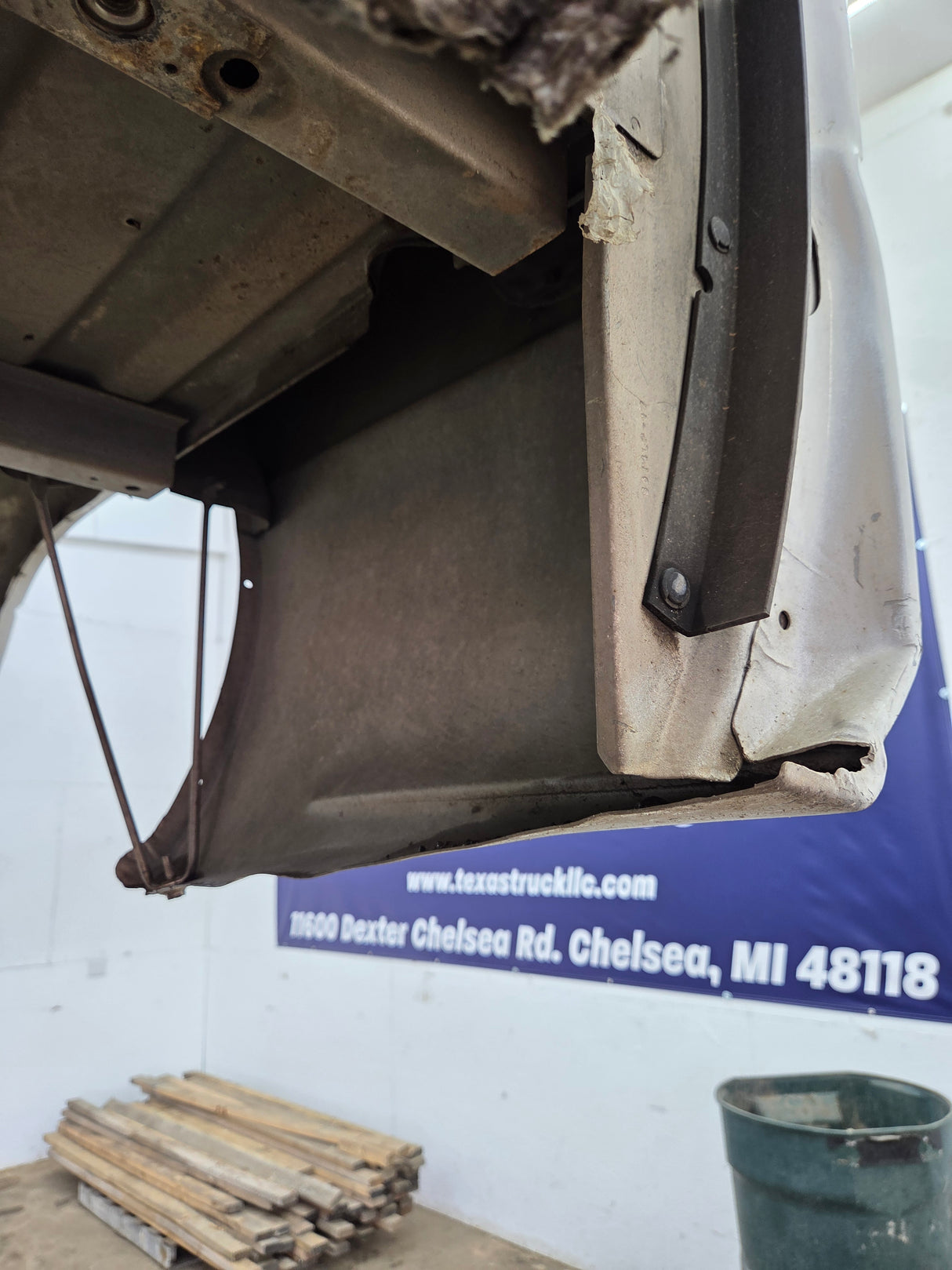 1999-2007 Chevrolet Silverado / GMC Sierra 1500 2500HD 3500HD 6' 6" Short Truck Bed