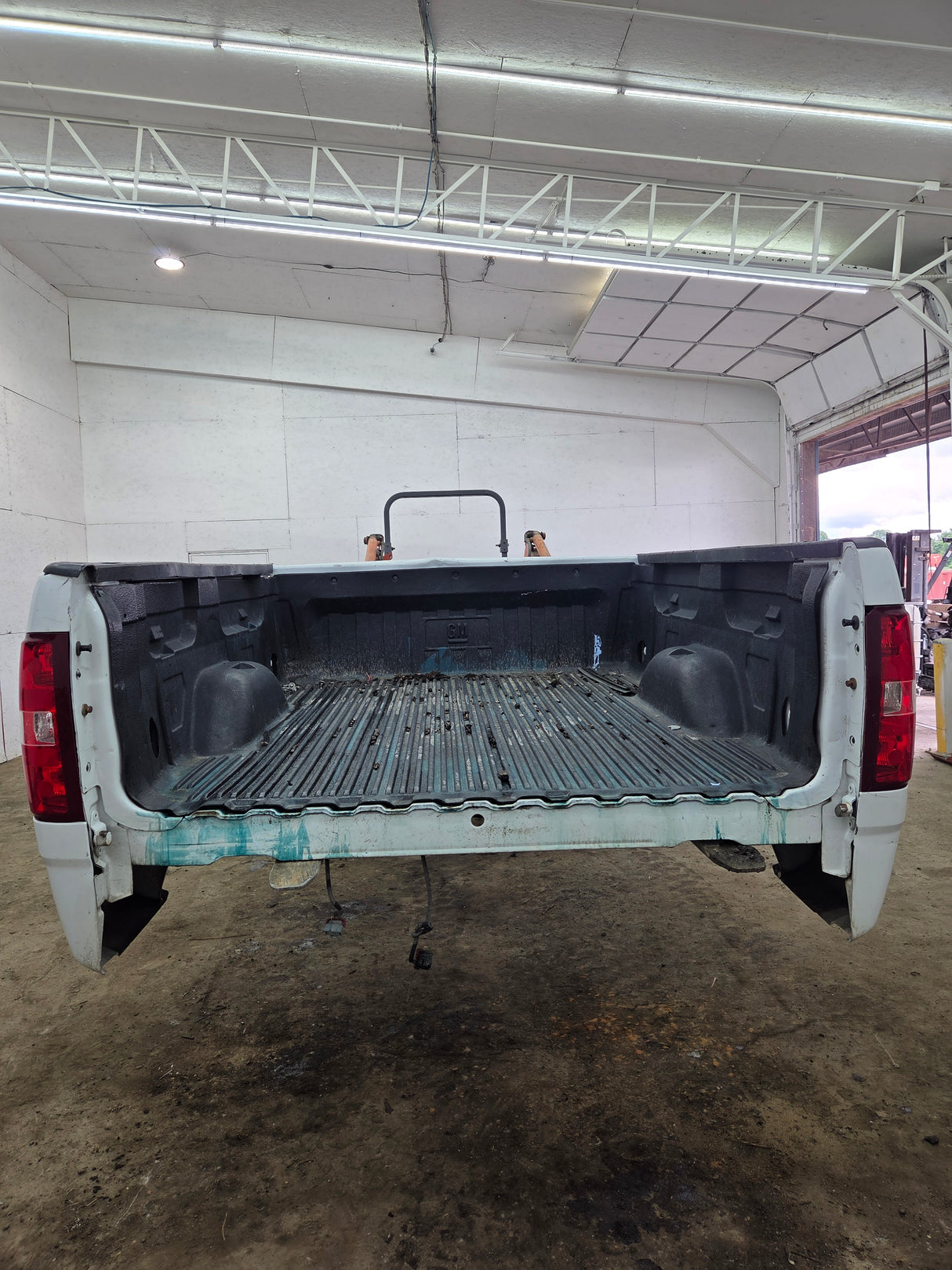 2007-2013 Chevrolet Silverado 1500 2500 3500 HD 6' 6" Short Truck Bed