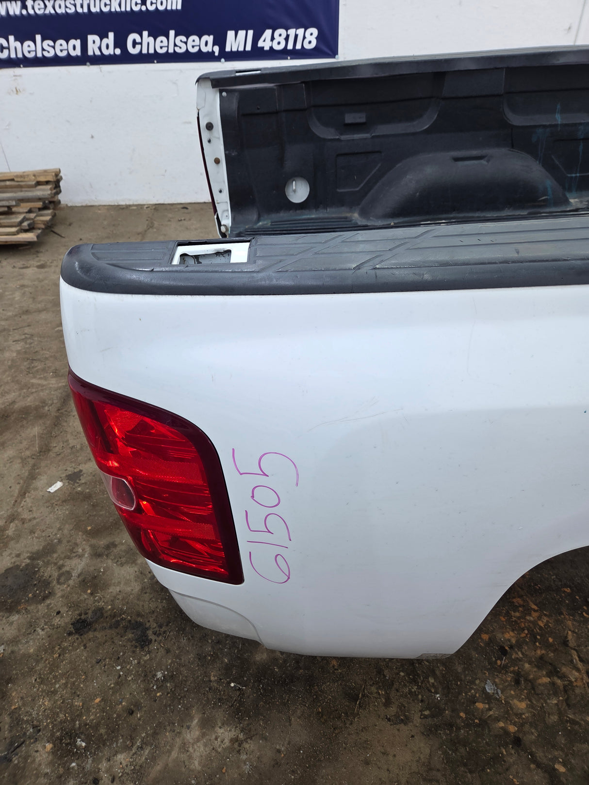 2007-2013 Chevrolet Silverado 1500 2500 3500 HD 6' 6" Short Truck Bed