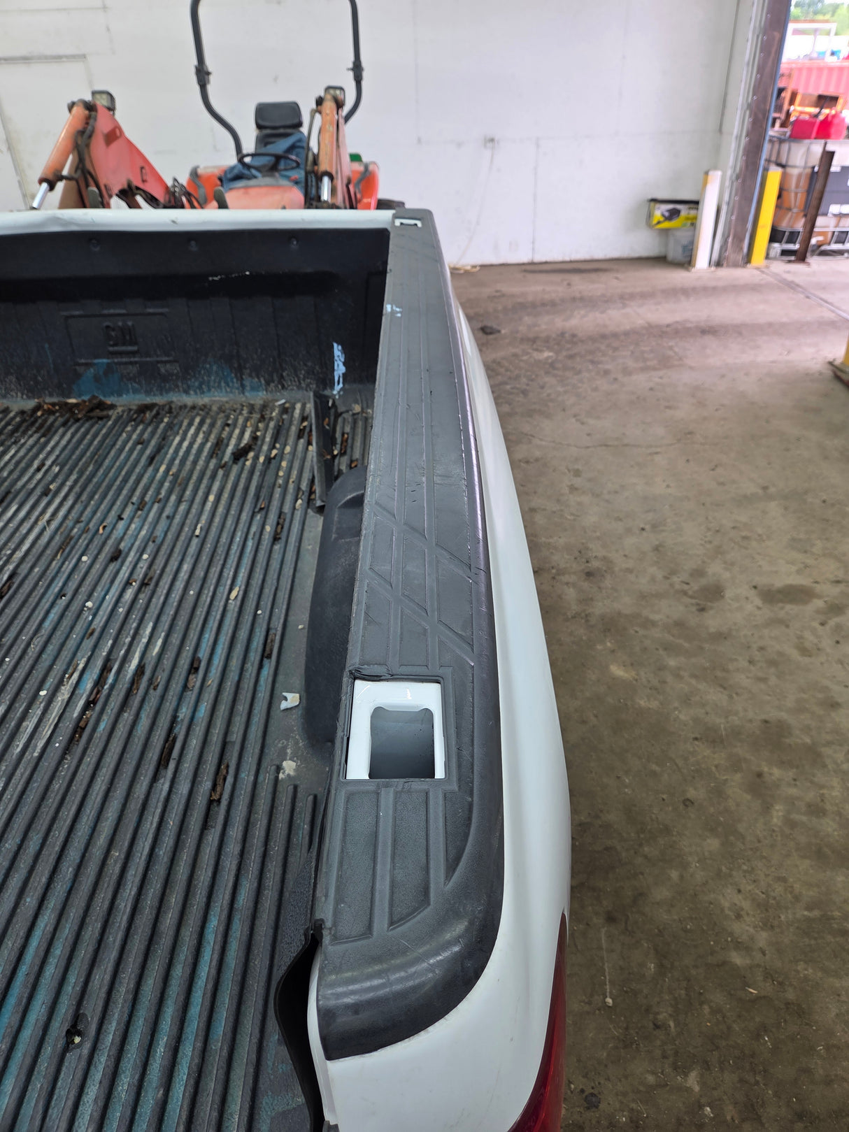 2007-2013 Chevrolet Silverado 1500 2500 3500 HD 6' 6" Short Truck Bed