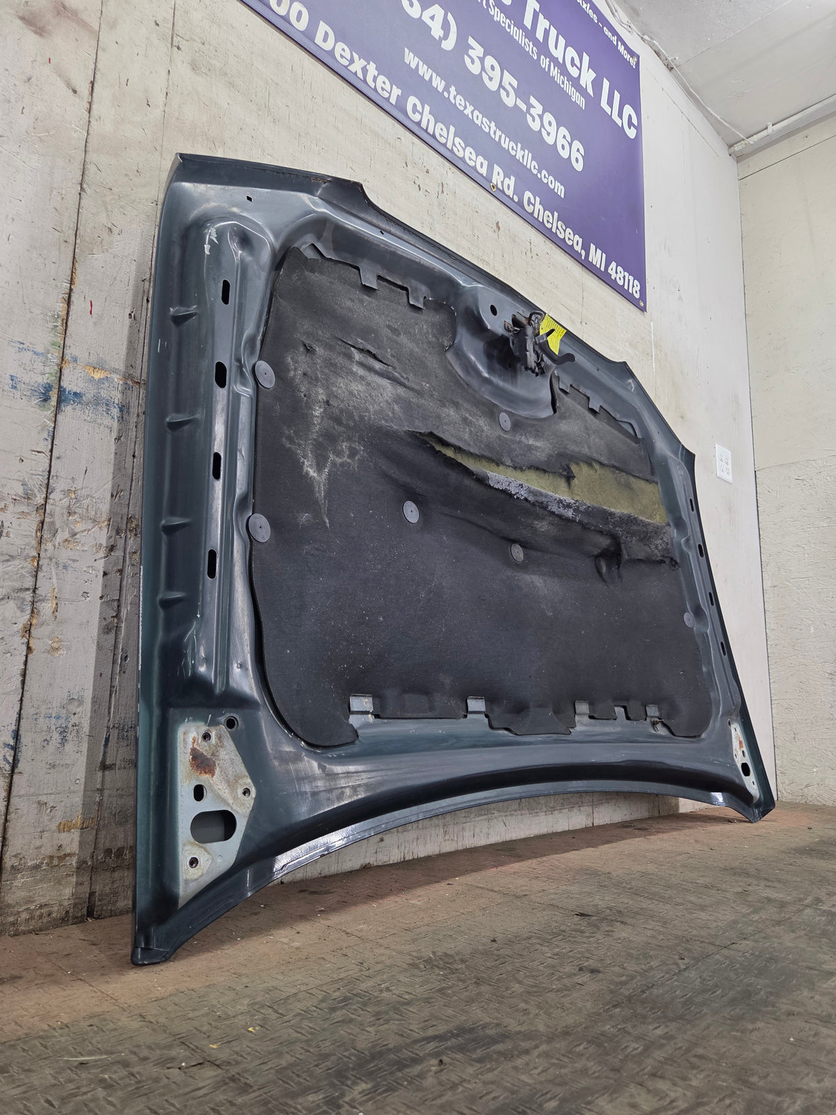 2003-2006 Chevrolet Silverado 2500 3500 Cateye HD Hood OEM
