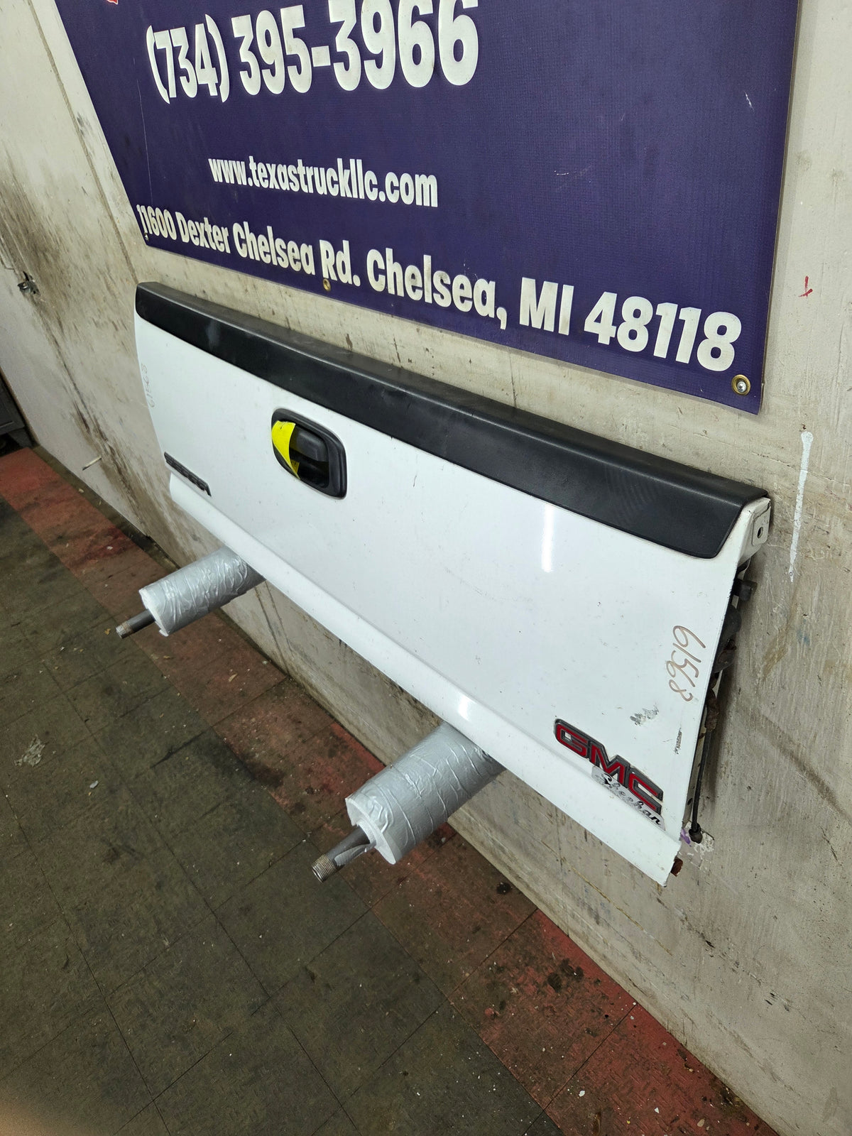 1999-2007 Chevrolet Silverado / GMC Sierra 1500 2500 3500 Tailgate
