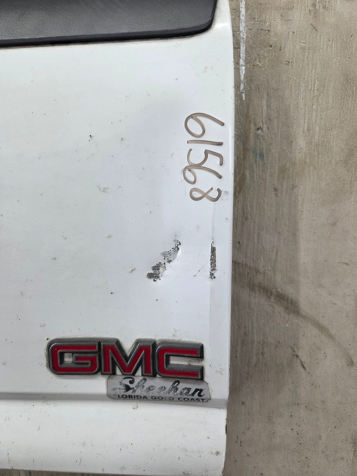 1999-2007 Chevrolet Silverado / GMC Sierra 1500 2500 3500 Tailgate