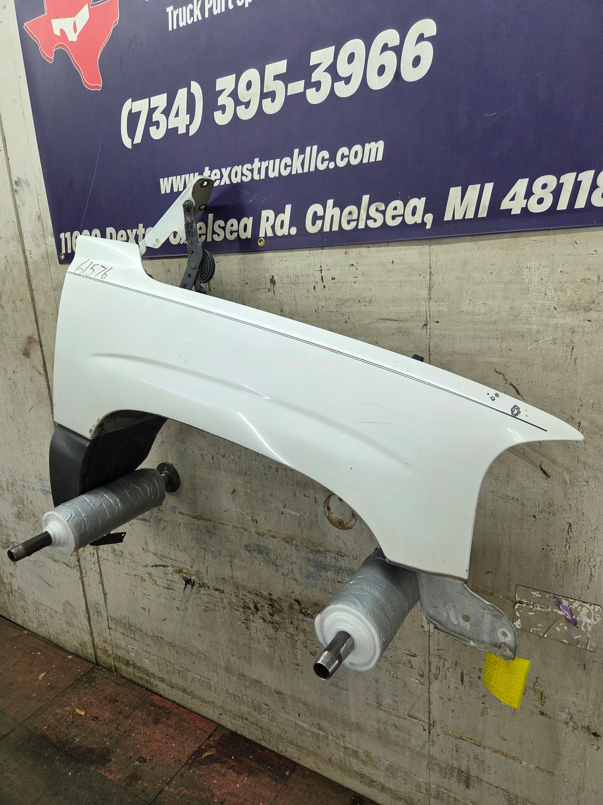 1999-2006 GMC Sierra / Yukon 1500 2500 3500 HD Passenger Side Front Fender