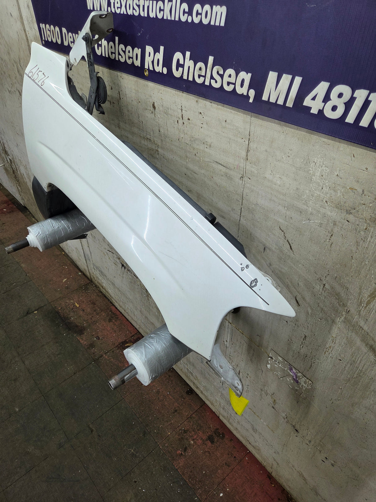 1999-2006 GMC Sierra / Yukon 1500 2500 3500 HD Passenger Side Front Fender